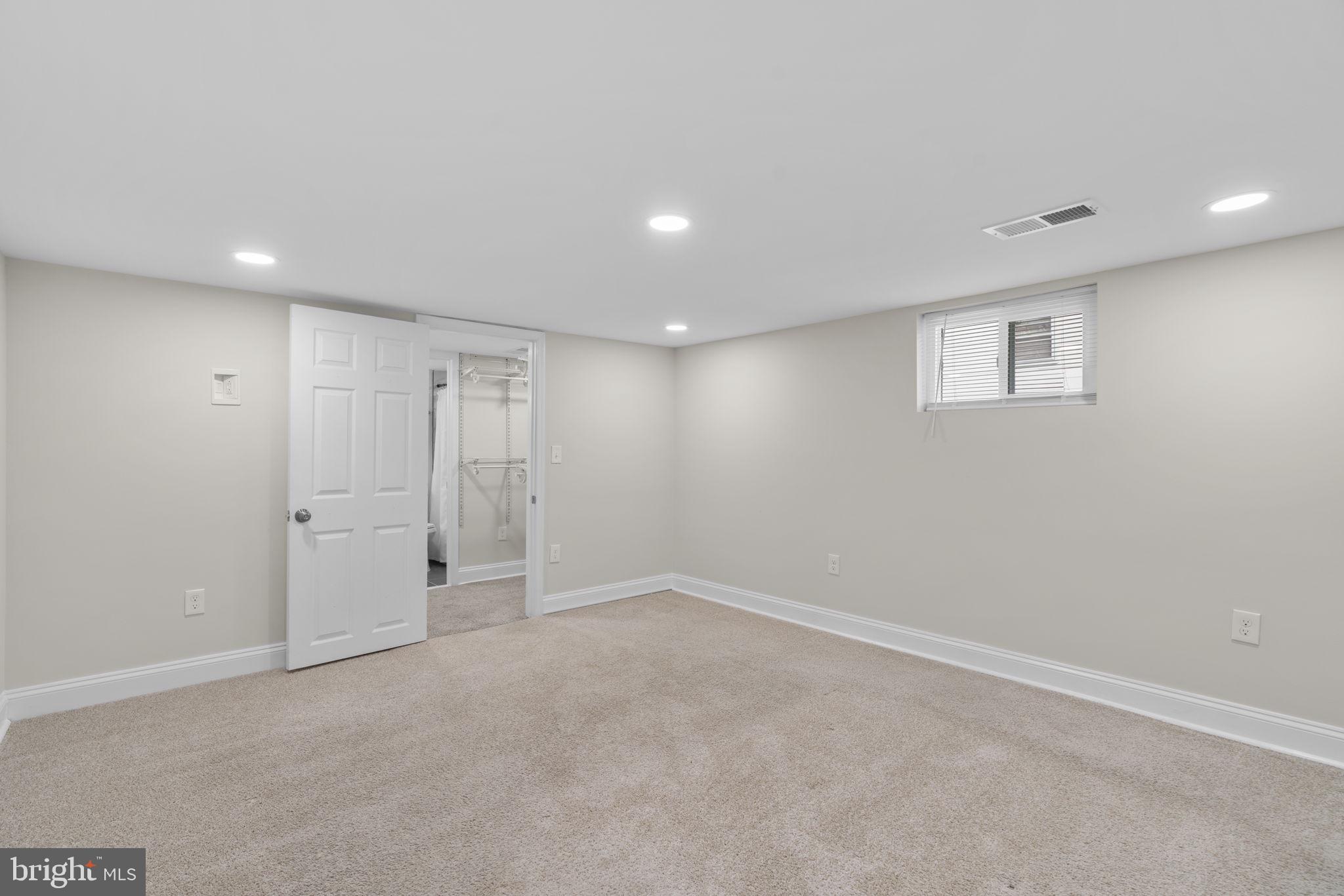 CATONSVILLE MANOR - Residential