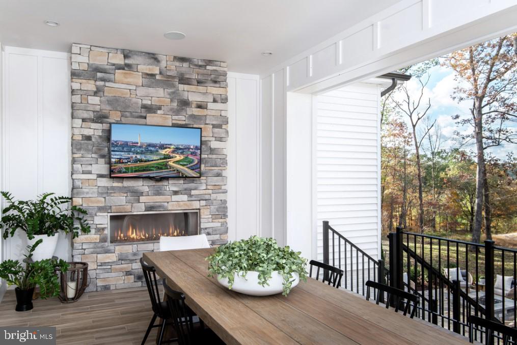 PARKSIDE VILLAGE - Residential