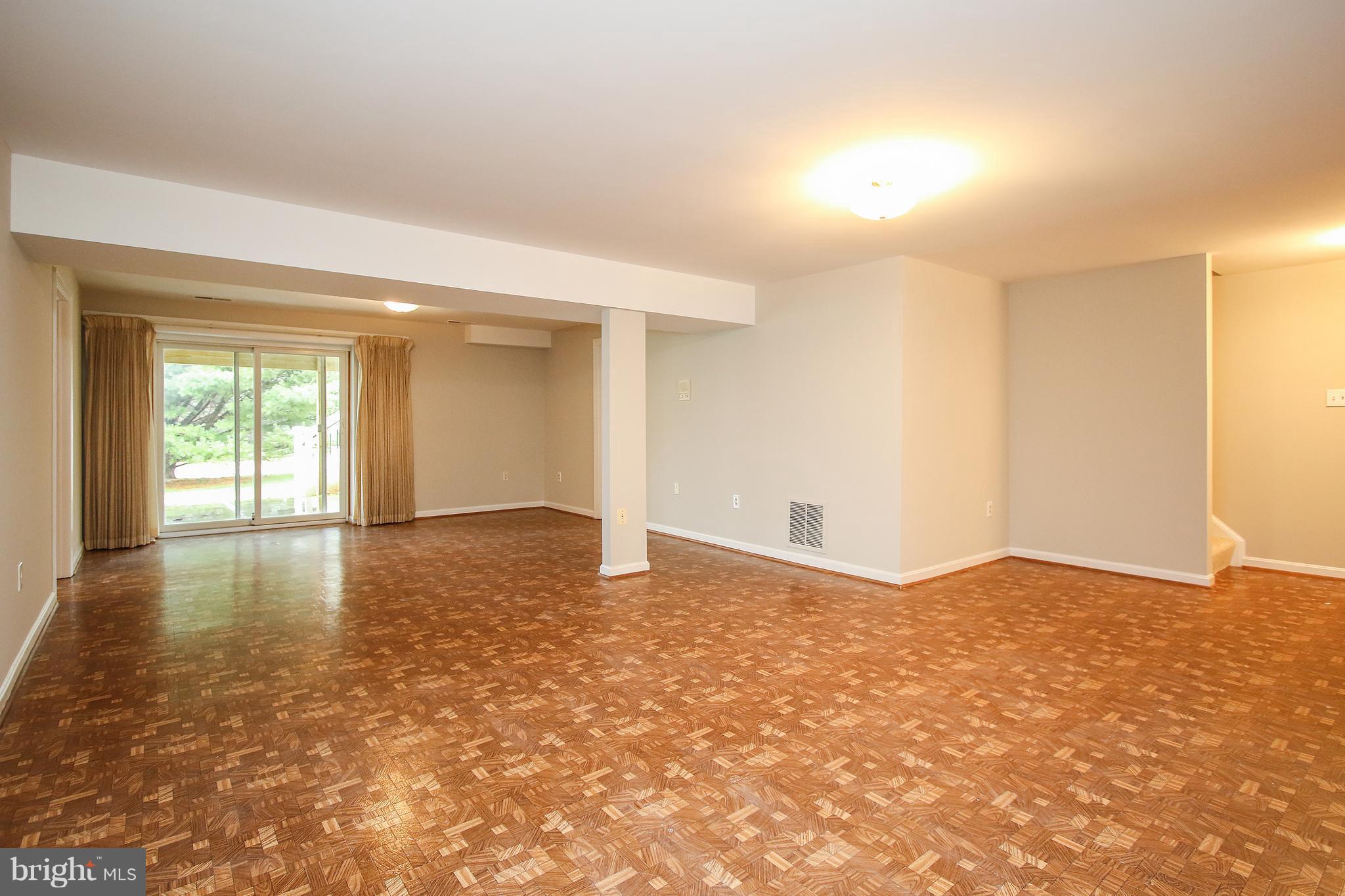 LAYTONSVILLE TOWN - Residential