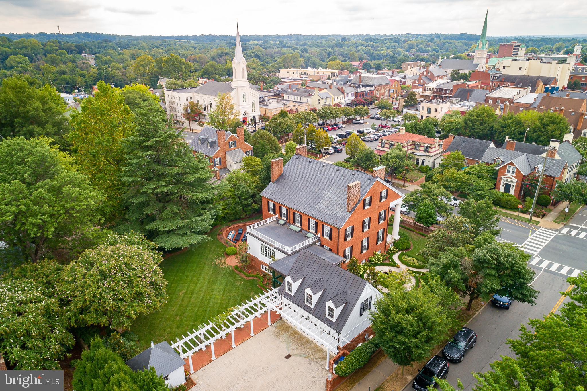 HISTORIC  DOWNTOWN FREDERICKSBURG - Residential