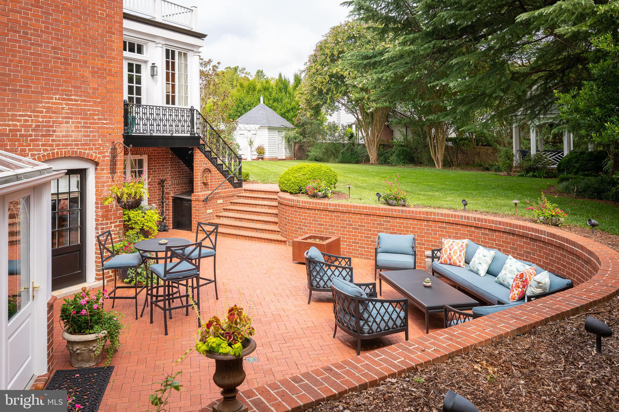 HISTORIC  DOWNTOWN FREDERICKSBURG - Residential
