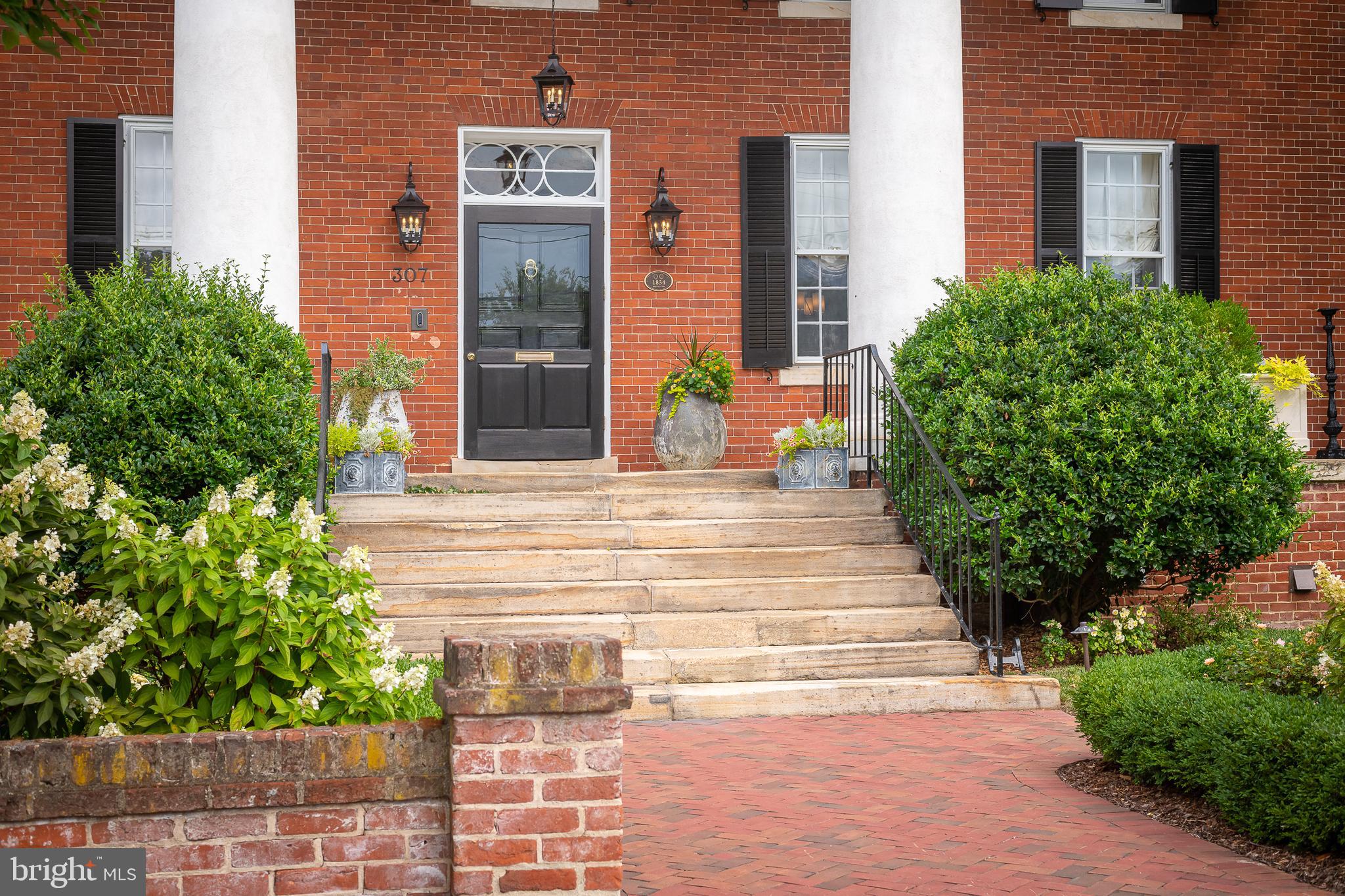 HISTORIC  DOWNTOWN FREDERICKSBURG - Residential