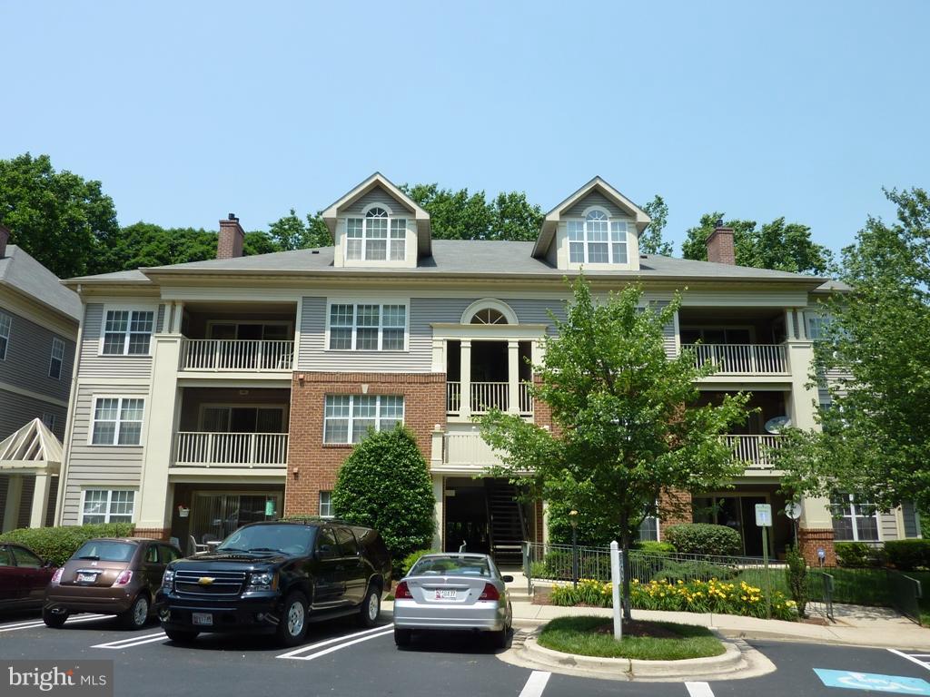 Fresh paint and new carpet! Sun-filled 2 bedroom / 2 bath unit on the second floor! Property features hardwood floors, open kitchen with granite counter-top and ample cabinetry, fireplace, balcony and much more. Excellent location: walk to bus stop, Crown Shopping/Restaurants & Great Seneca Park!