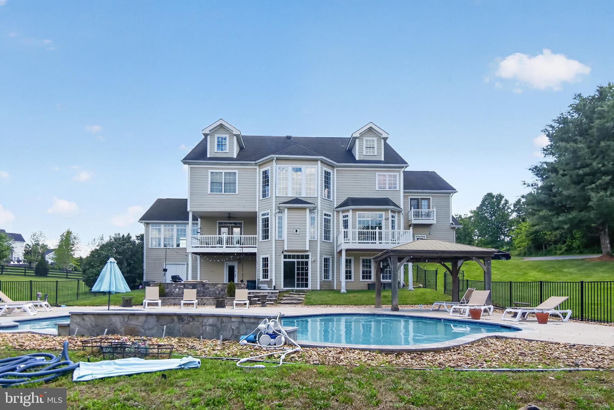 CARLTON - Residential