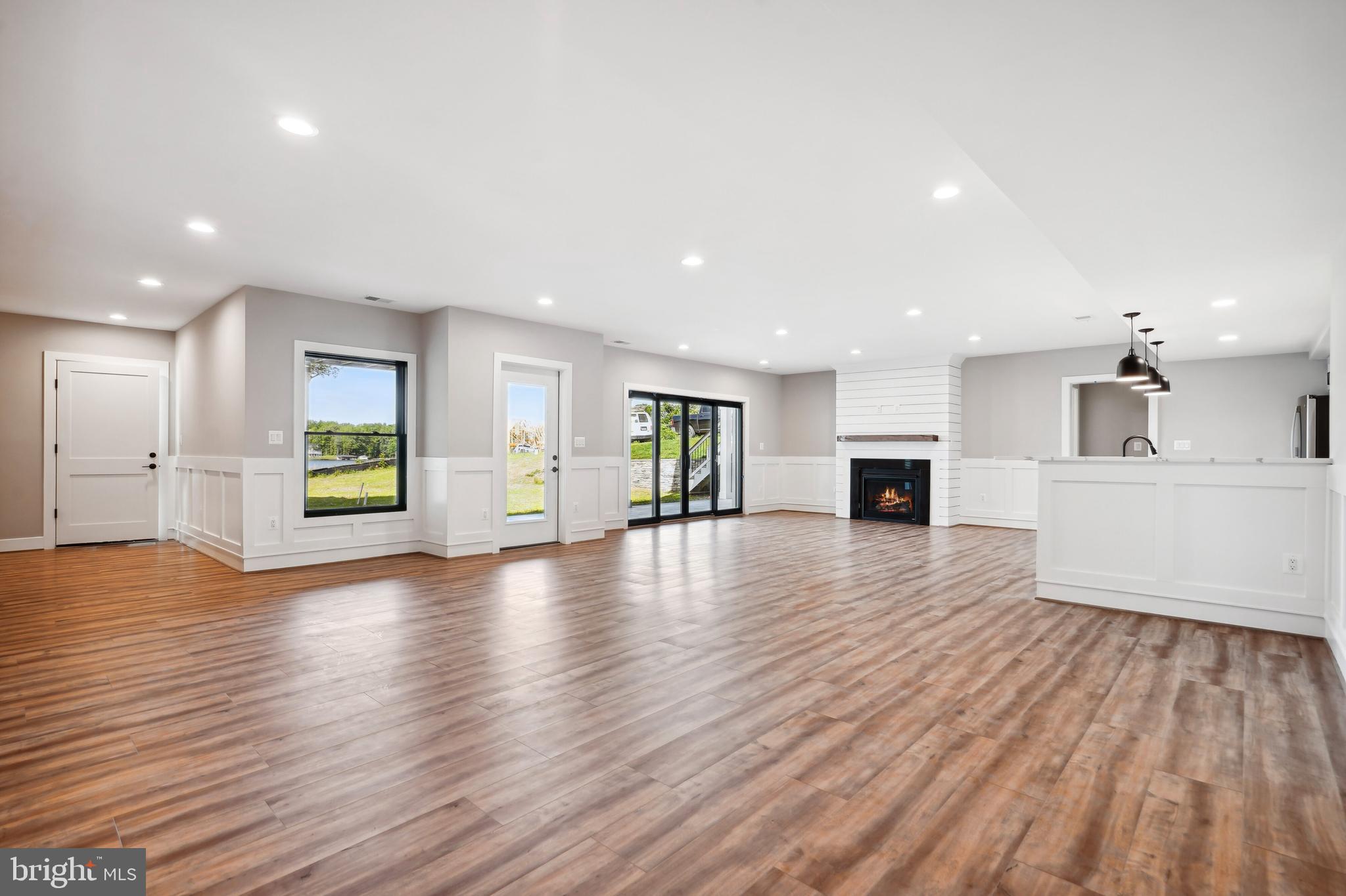 ROCK ISLAND LANDING - Residential