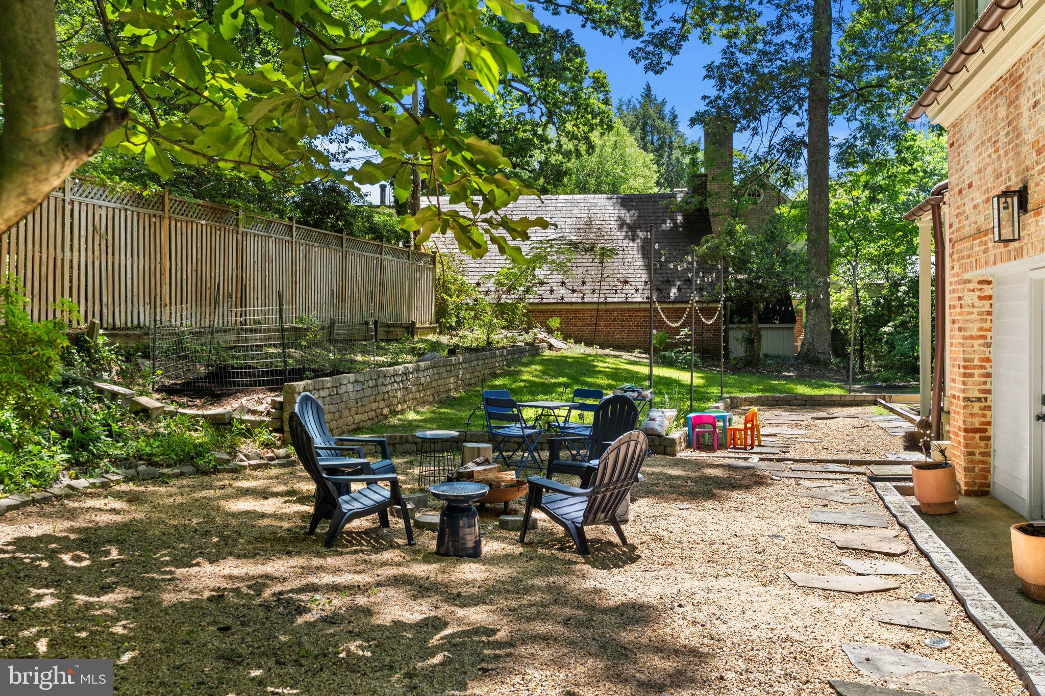 COLONIAL VILLAGE - Residential