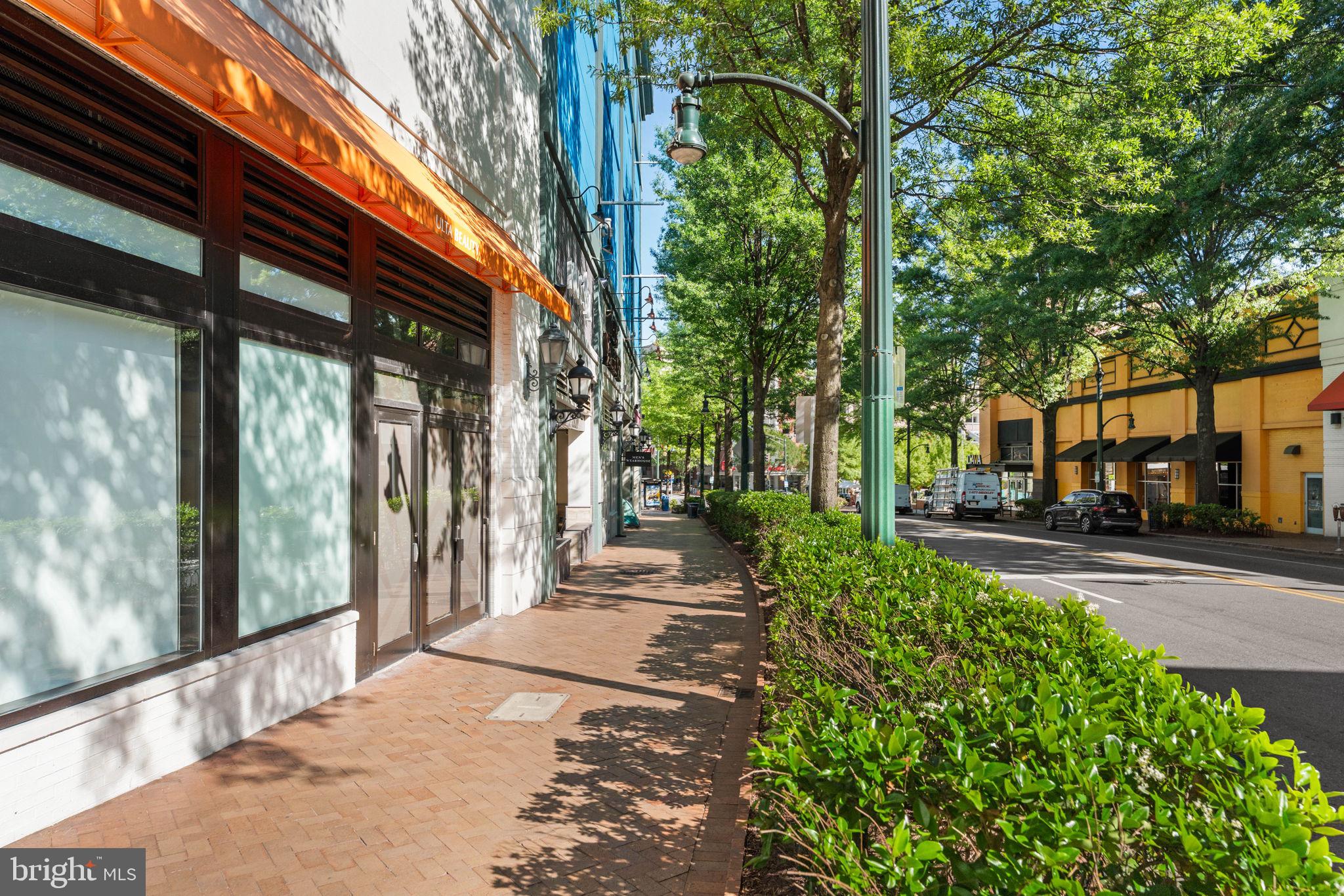 COLONIAL VILLAGE - Residential