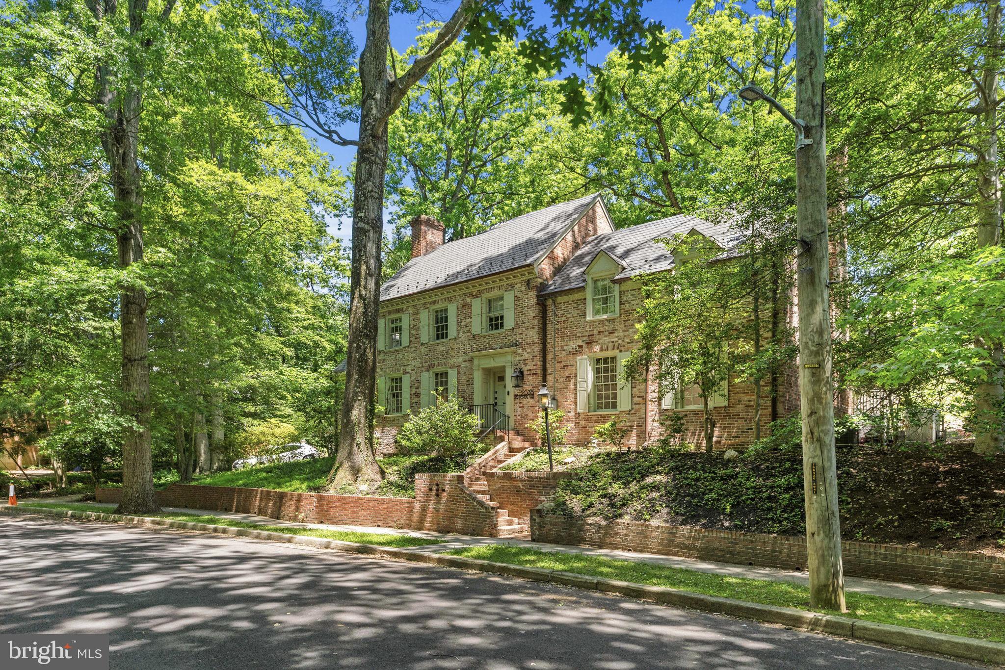 COLONIAL VILLAGE - Residential