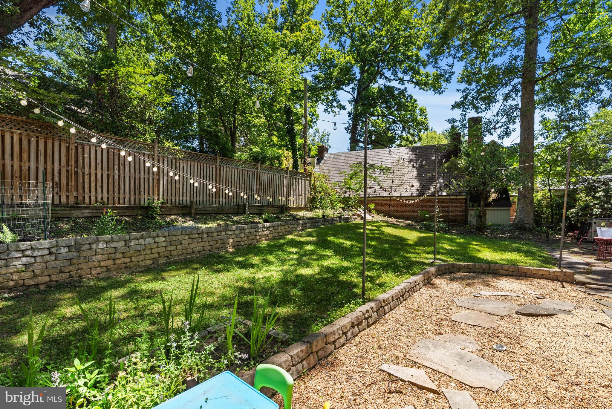 COLONIAL VILLAGE - Residential