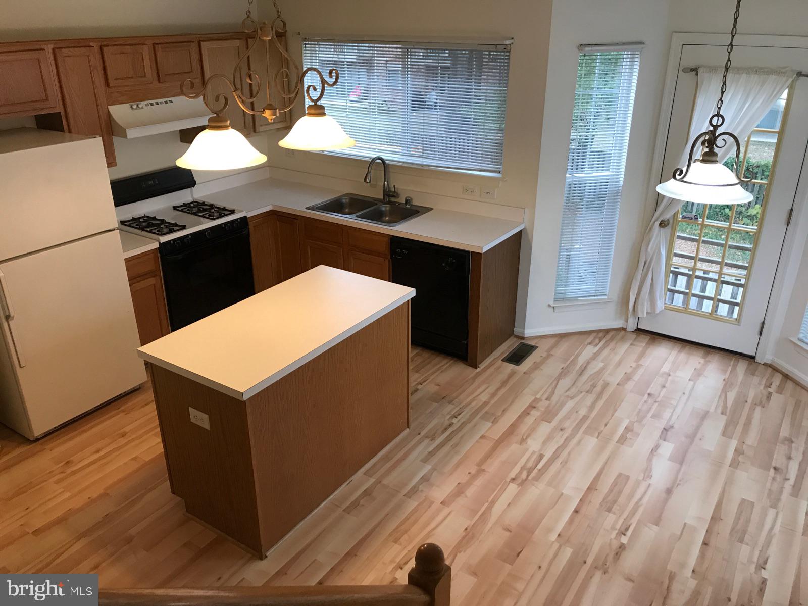 MOUNT VERNON TOWNES - Residential Lease