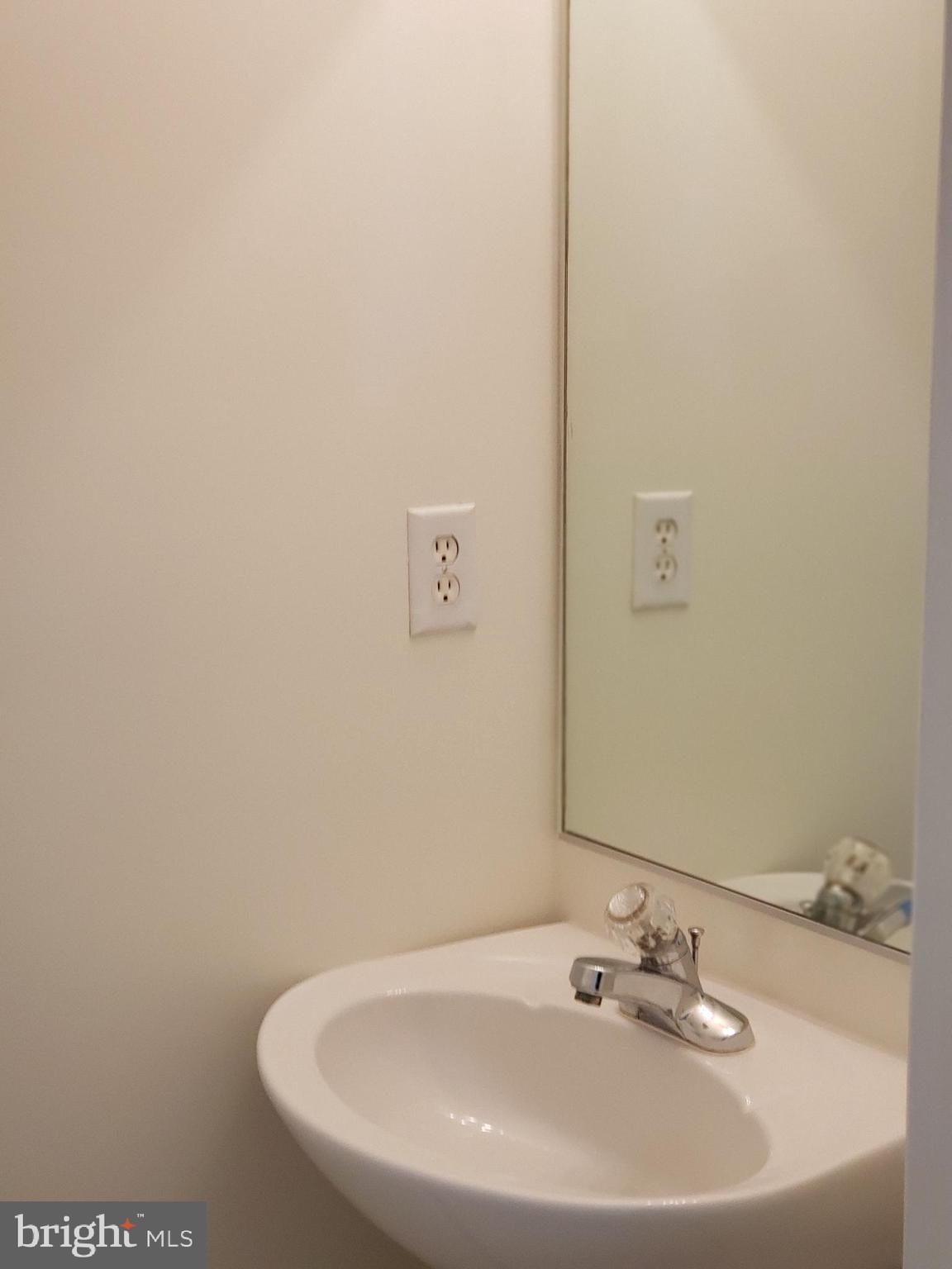 MOUNT VERNON TOWNES - Residential Lease