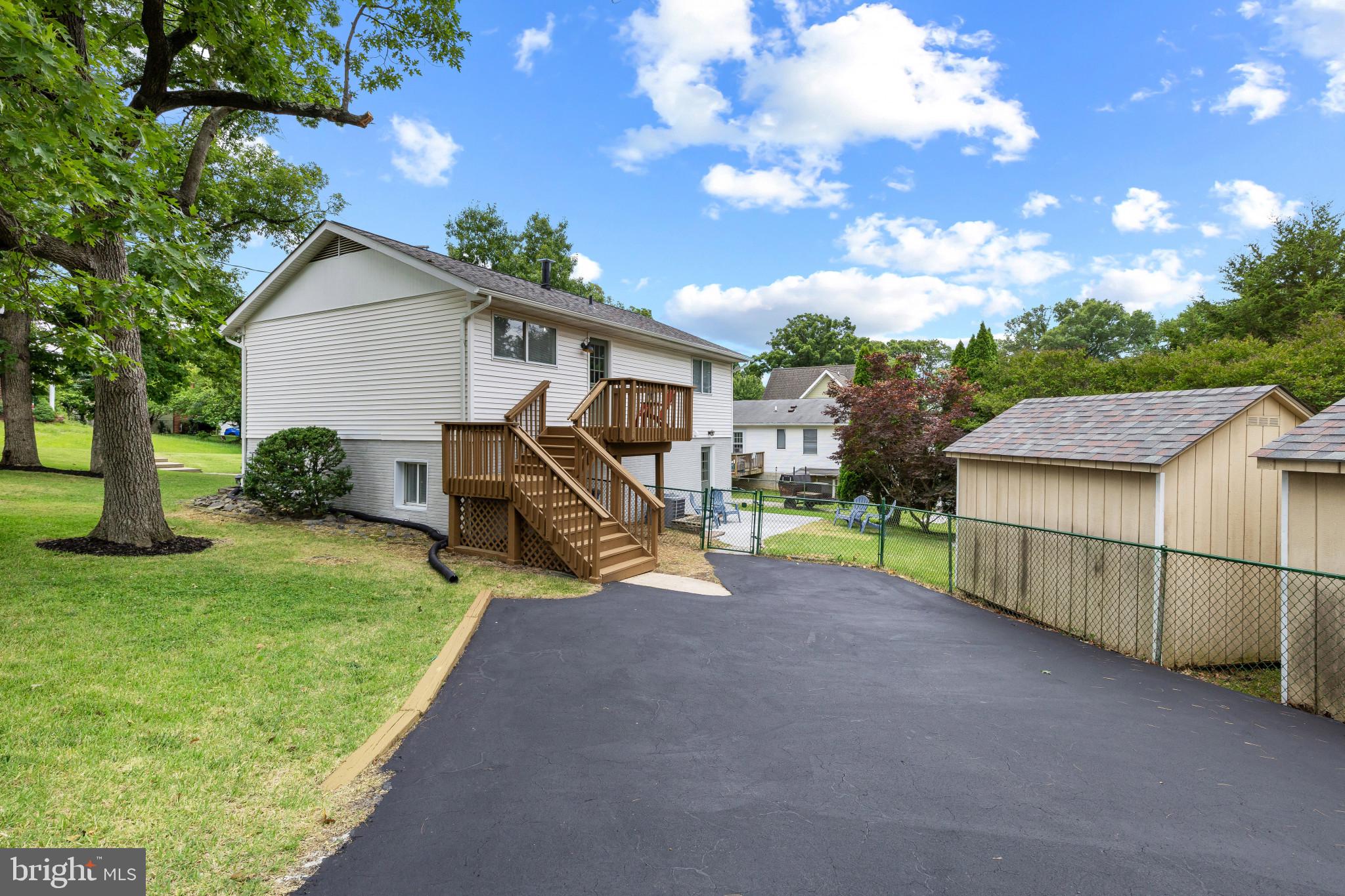 NORTH LAUREL PARK - Residential