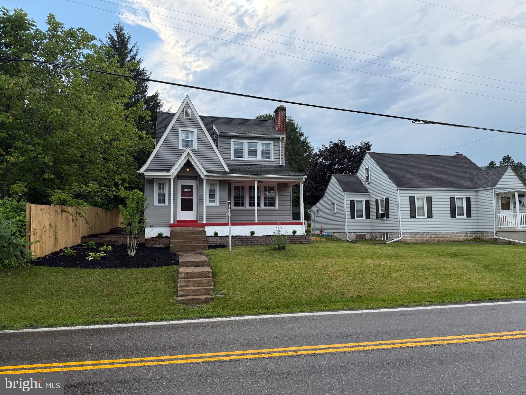 Check out this wonderful home with fresh renovations ! 3 bedroom, 1 and a half bathrooms ! Located out of city limits , no city taxes! Recent updates include, brand new air conditioning, refinished hardwood floors, brand new carpets, new fence!
Home also includes double pane windows, gas forced air, newer hot water heater.