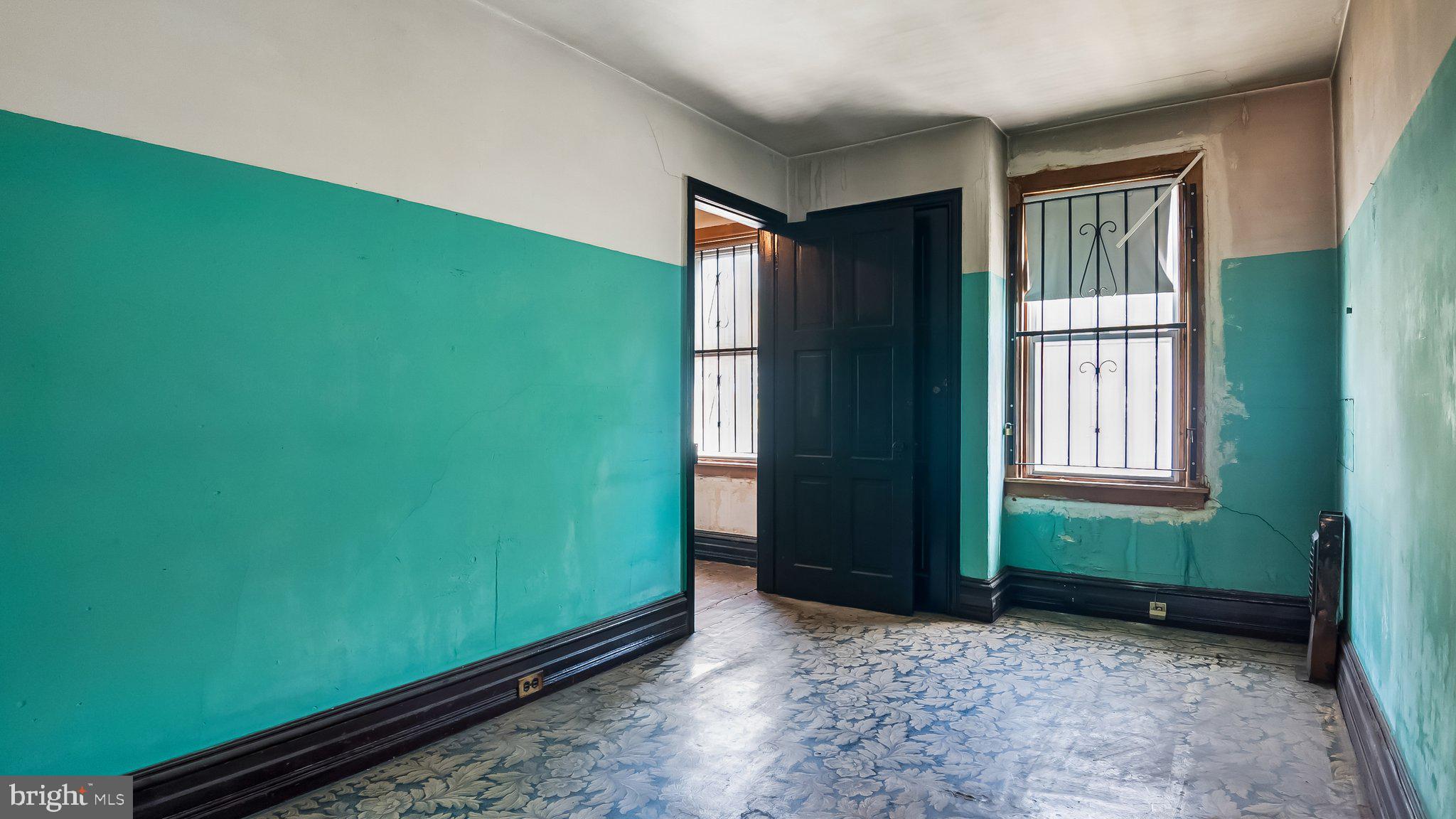 STRAWBERRY MANSION - Residential