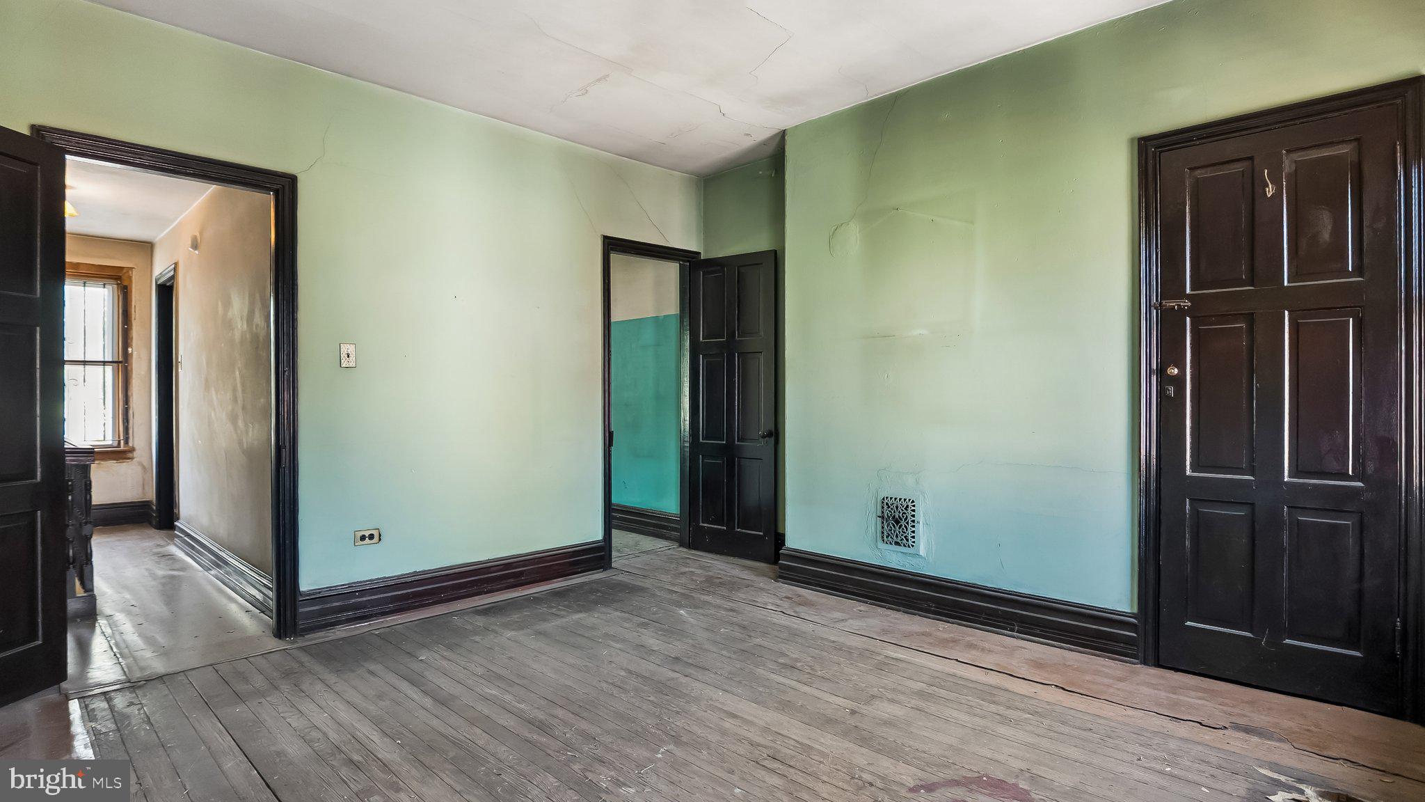 STRAWBERRY MANSION - Residential