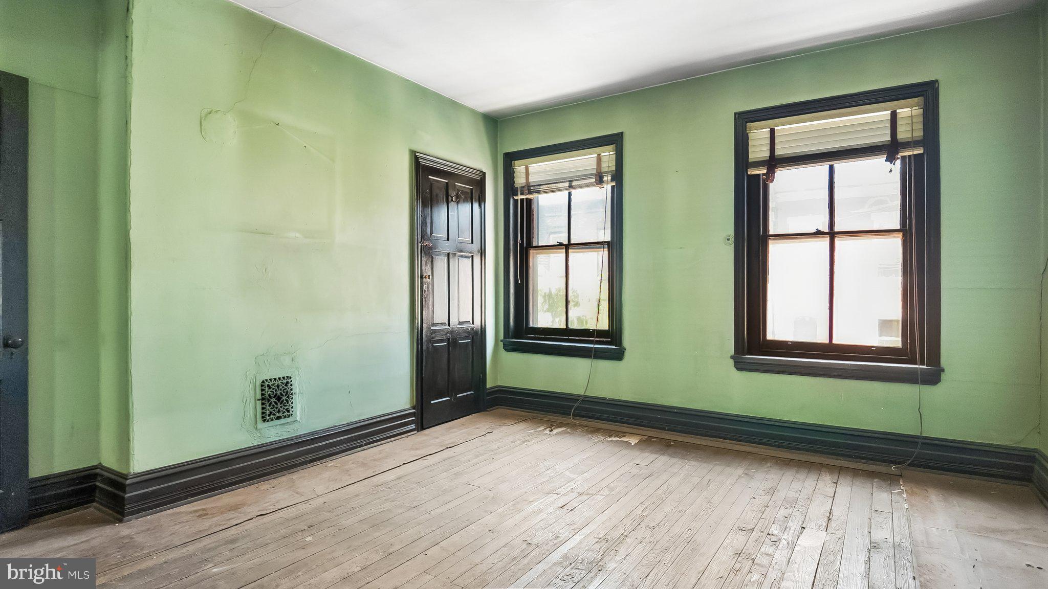 STRAWBERRY MANSION - Residential