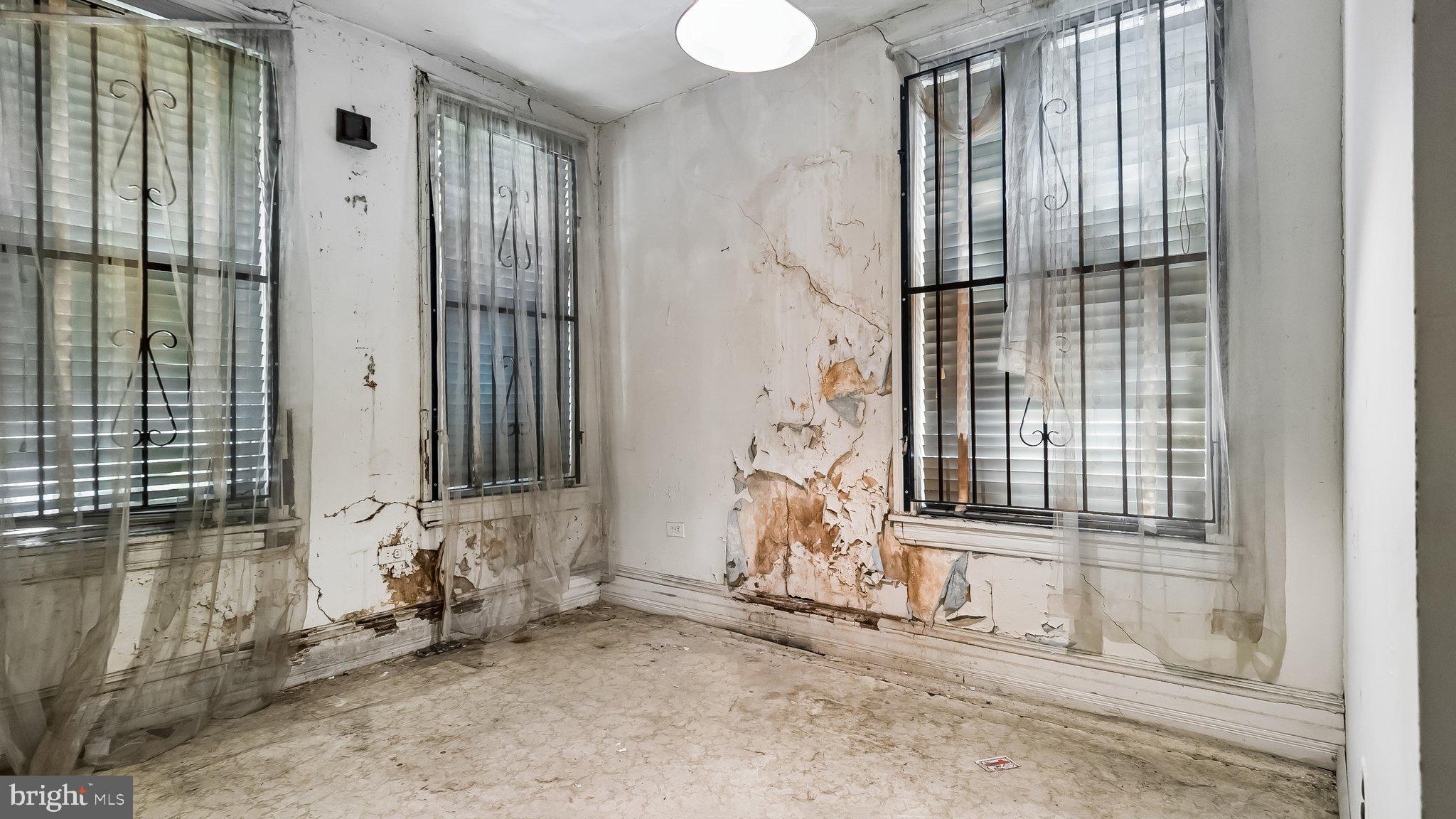 STRAWBERRY MANSION - Residential