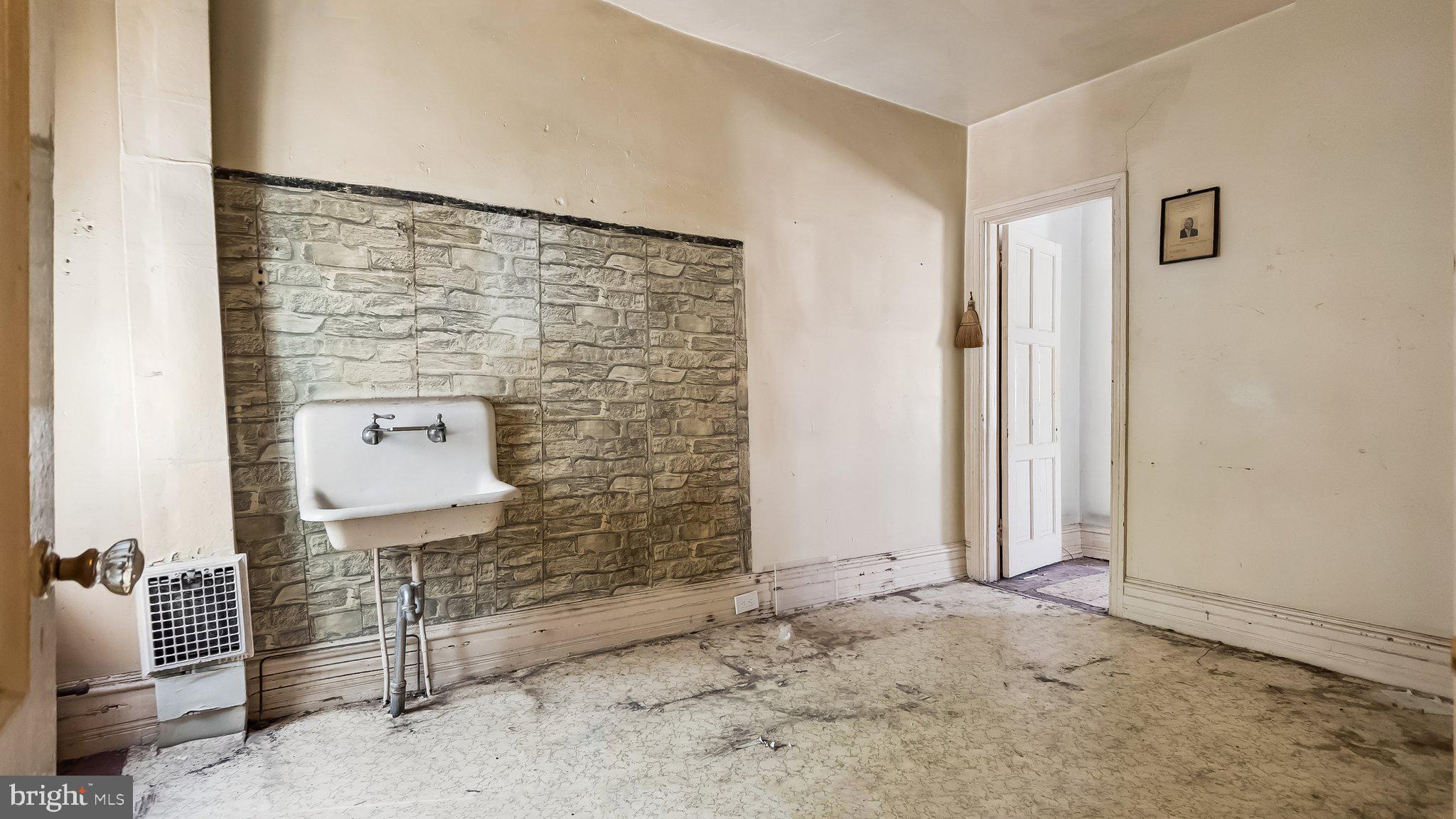 STRAWBERRY MANSION - Residential