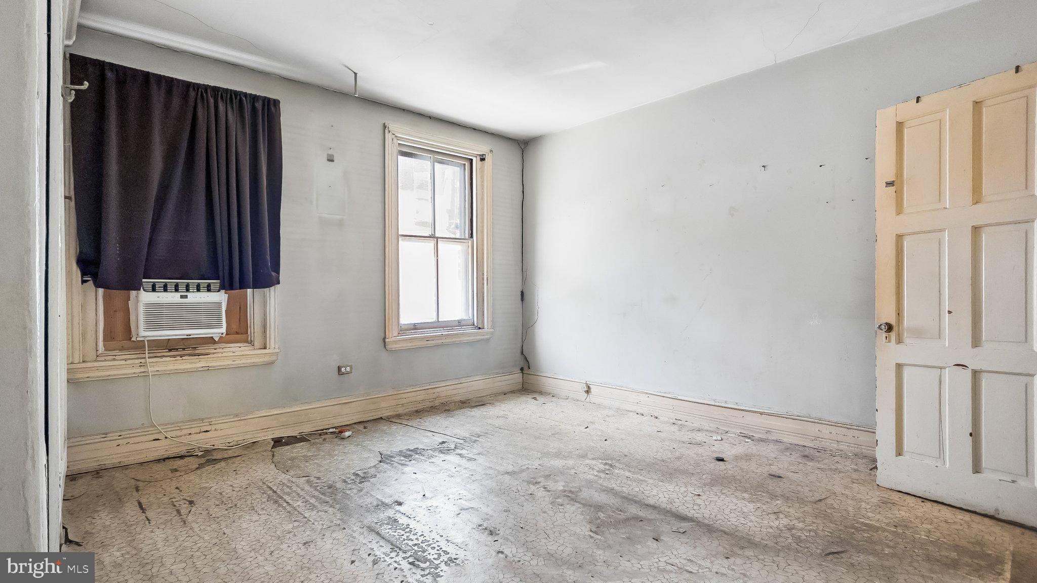 STRAWBERRY MANSION - Residential