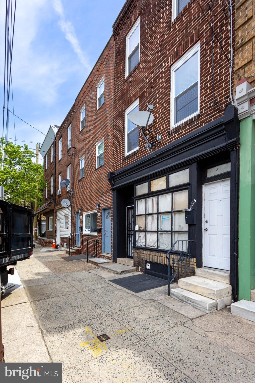 Triplex in prime commercial district for sale. This property has two separate entrances, the left entrance will provide access to the unit 1 (the first floor, the backyard and basement). This unit is tenant occupied with month to month lease. 

The right side entrance will provide access to the 2nd and 3rd floor. Both units are vacant and and easy to show. Unit 2, on the 2nd floor features one bedroom and one bathroom, kitchen, and a living room. Level 3, features 1 bedroom, one bathroom, kitchen and living space. 

 Schedule your appointments today!