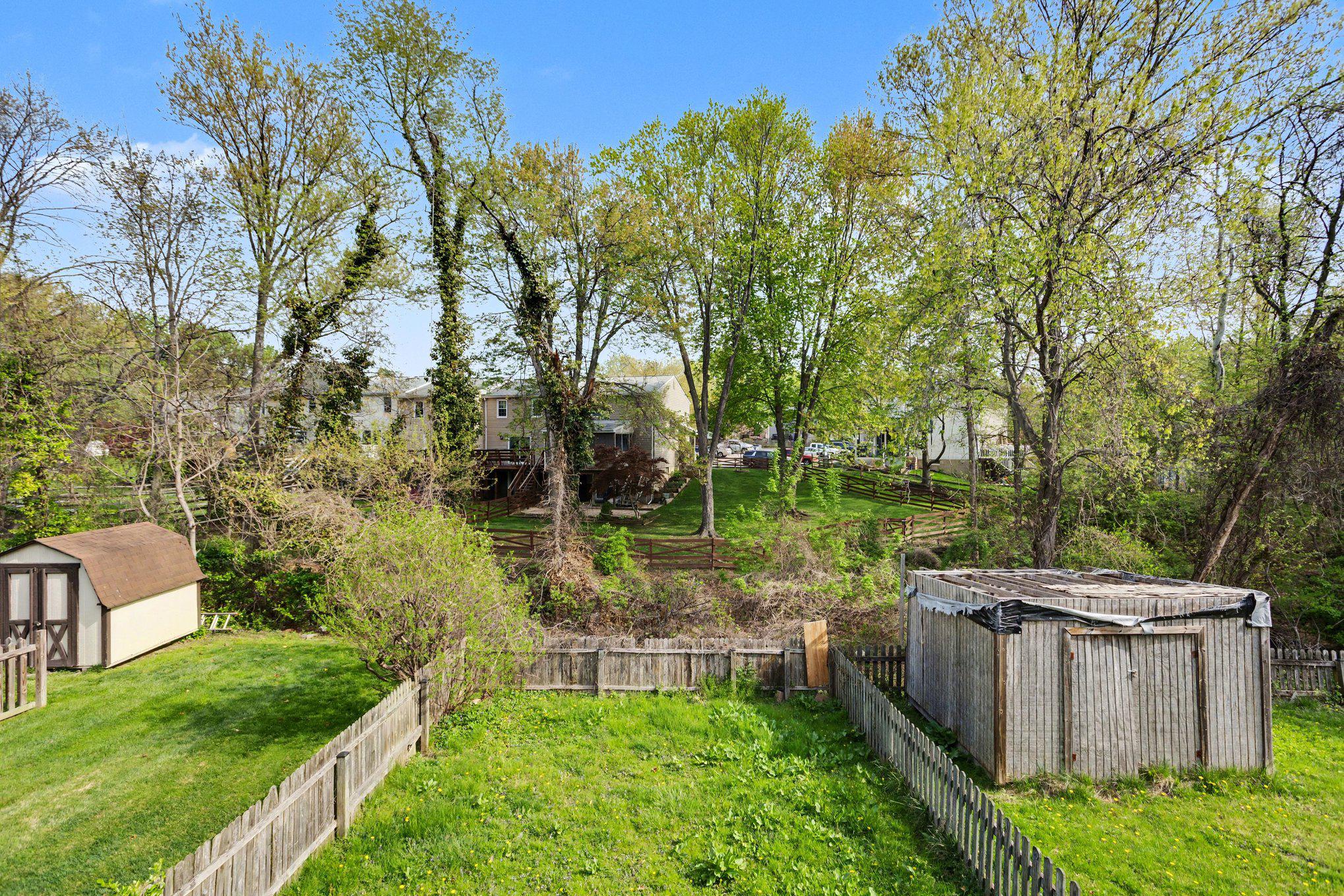 SEVEN COURTS - Residential