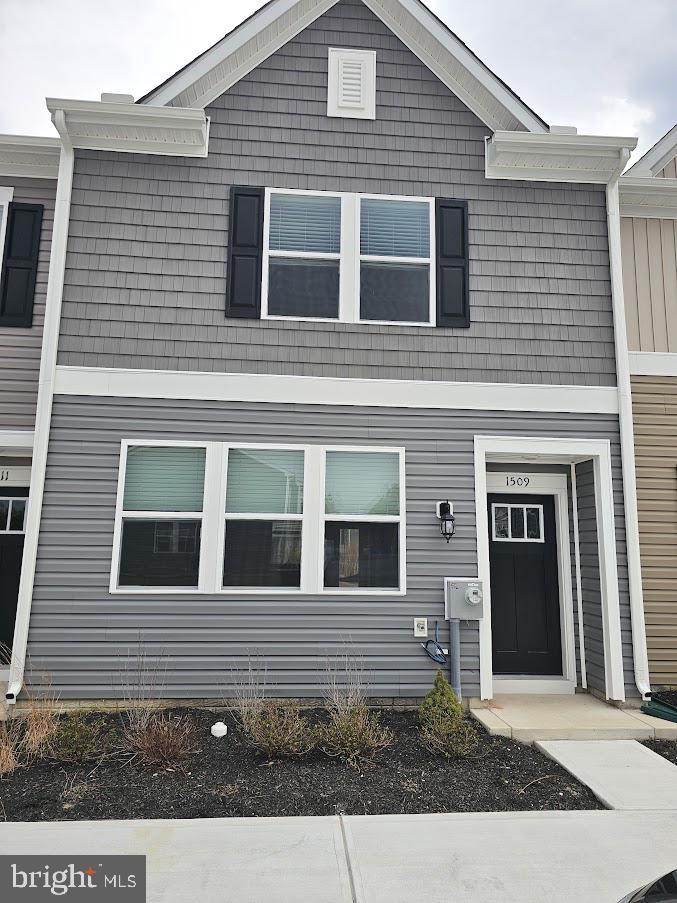New construction townhouse located in Sassafras Meadows. This home has 3BR/2.5BA, with stainless steel kitchen appliances and granite countertops. Open concept kitchen/dining/living room area makes it great for entertaining. LVP hardwood flooring in the kitchen, bathrooms and laundry closet. No exterior maintenance. Tenant is responsible for all utilities including a quarterly water/sewer/trash bill. Sorry no pets.