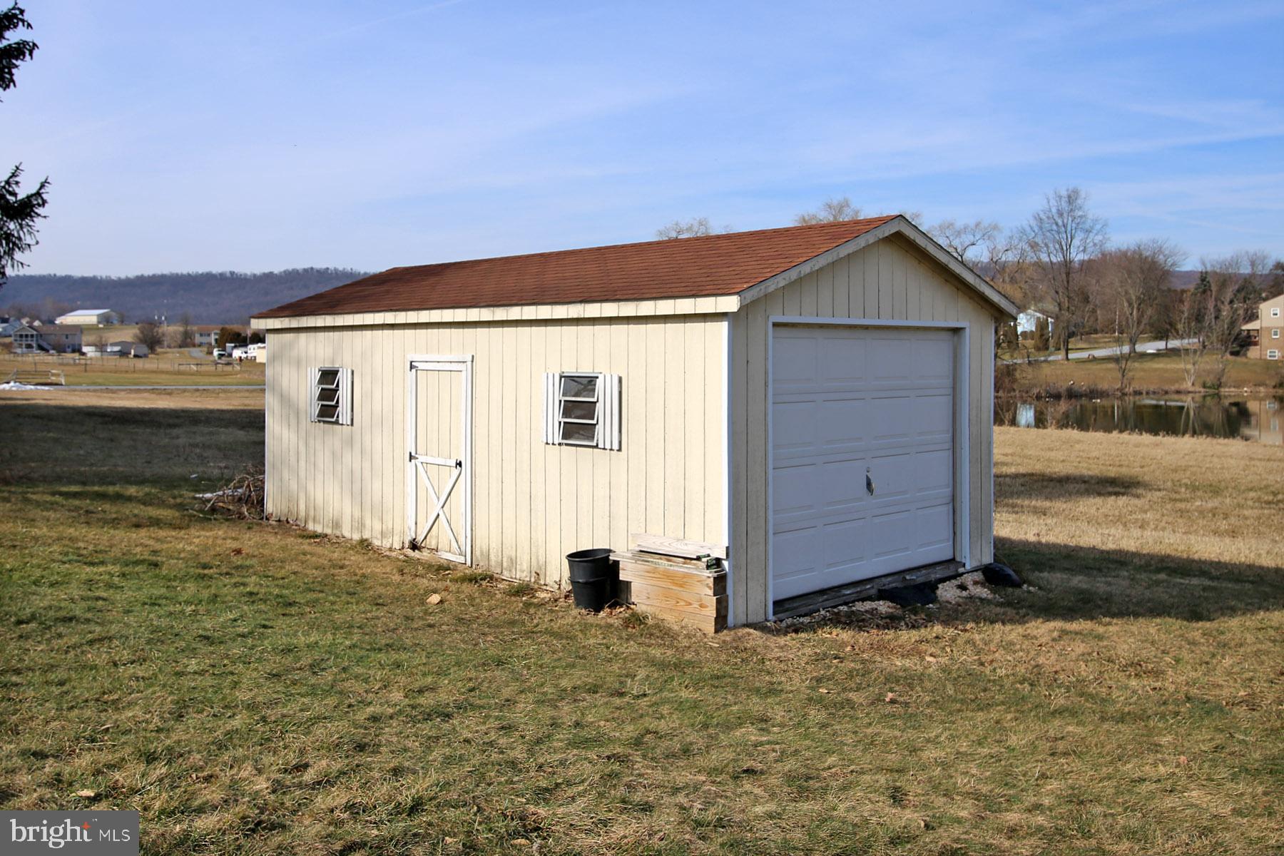 BLUE MOUNTAIN VIEW - Residential