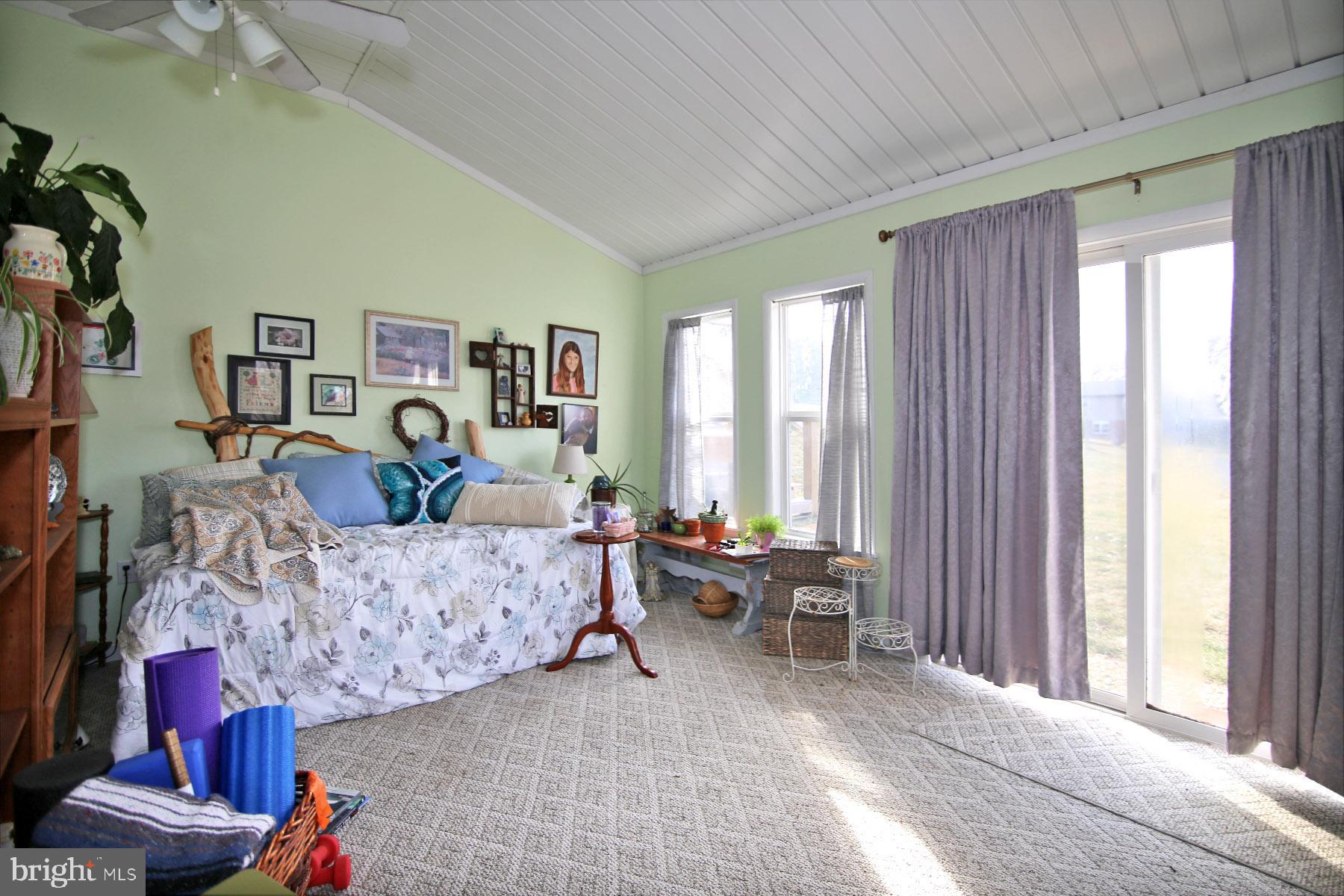BLUE MOUNTAIN VIEW - Residential