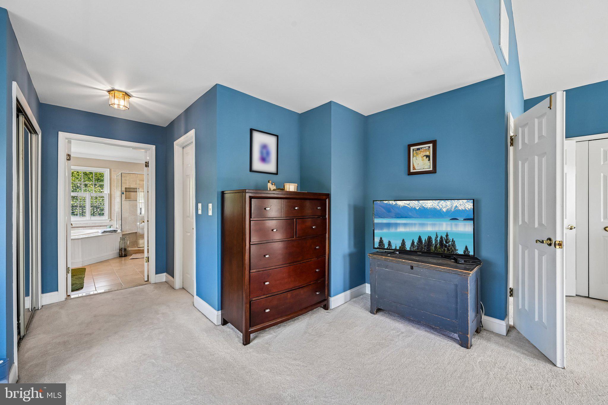 HUNTERS RUN - Residential