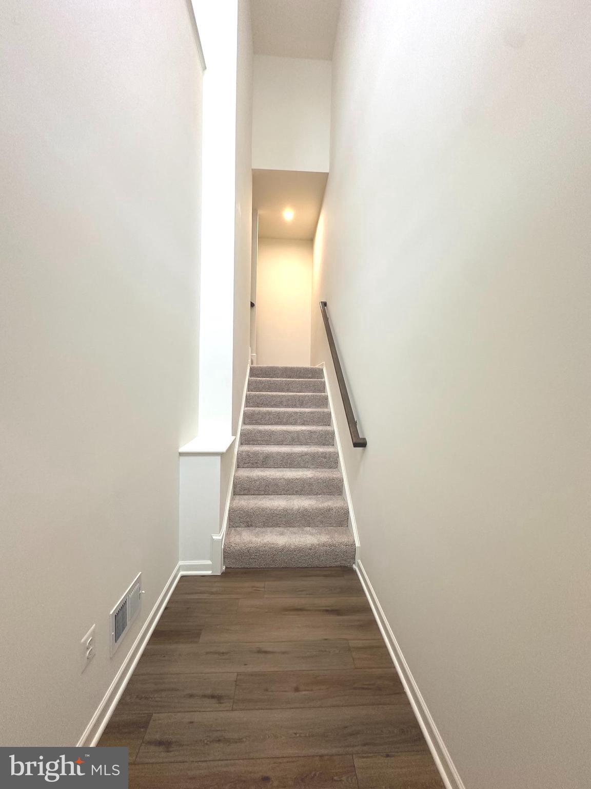 OVERLOOK AT RIVERSIDE TOWNHOMES - Residential Lease