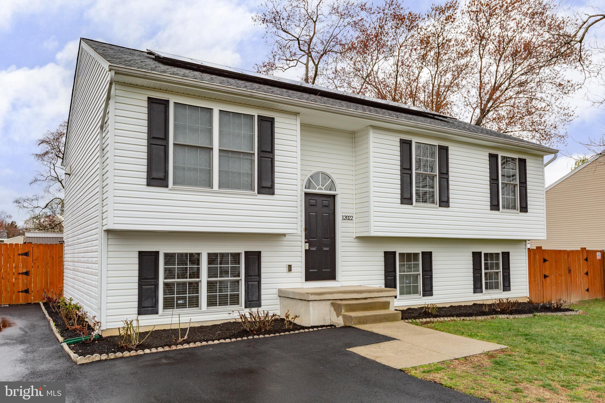 WELCOME TO THIS 6 BEDROOMS 3 FULL BATH HOME, LOCATED JUST MINUTES FROM I-95,  THE MAIN LEVEL FRESHLY PAINTED, CLEAN.** BEAUTIFUL HARDWOOD FLOORS THROUGHTOUT  CREATING A WARM AND COZY FEELING. ** KITCHEN WITH  A HUMOUNGOUS BAR LIKE COUNTER. **BRIGHT AND OPEN LIVING ROOM WITH CATHEDRAL CEILING .**  PRIMARY BEDROOM WITH CATHEDRAL CEILINGS AND A PRIMARY BATH. ** WALK OUT TO A DECK AND ENJOY YOUR AFTERNOON ITHER PLANTING FLOWERS OR  GARDENING. ** THE REAR IS TOTALLY FENCED AND BOASTS 2 SHEDS. **
LOWER LEVEL  ALSO FRESHLY PAINTED AND CLEAN, HAS 3 ADDITIONAL BEDROOMS AND ONE FULL BATH,  LAUNDRY ROOM AND ADDITIONAL AREA THAT CAN BE USED FOR A FUTURE KITCHINETT OR A REC AREA.  ADDITIONAL REFRIGERATOR AND WASHER / DRYER  AS IS. 
PROFESSIONAL PHOTOS COMING SOON.