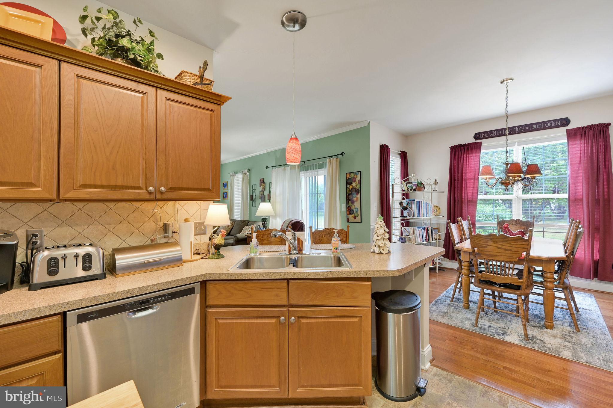 VICTORIA MEADOWS - Residential