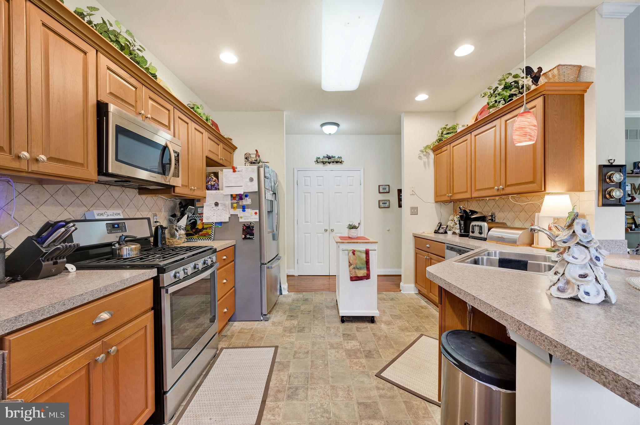 VICTORIA MEADOWS - Residential