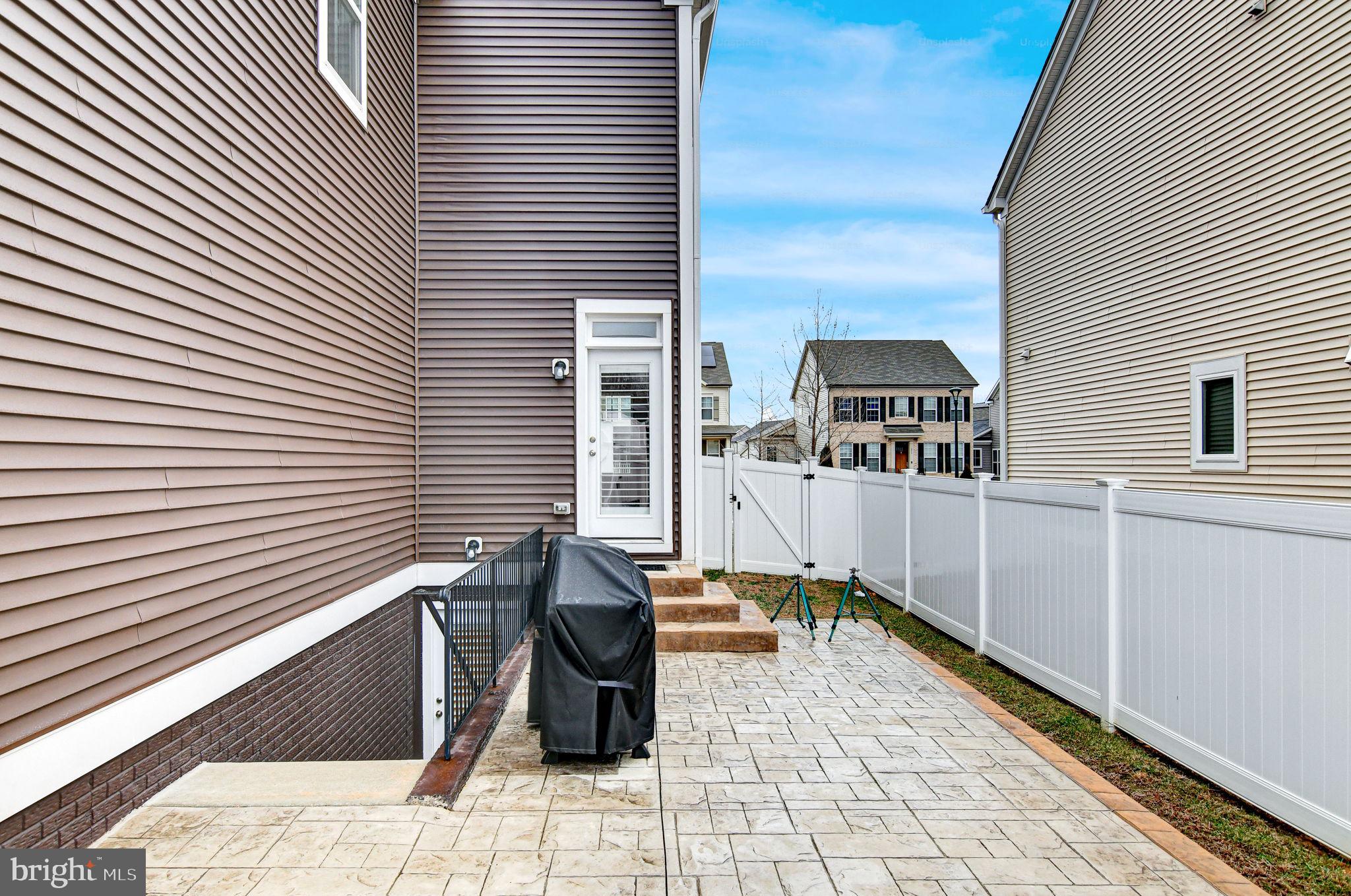 EMBREY MILL - Residential Lease