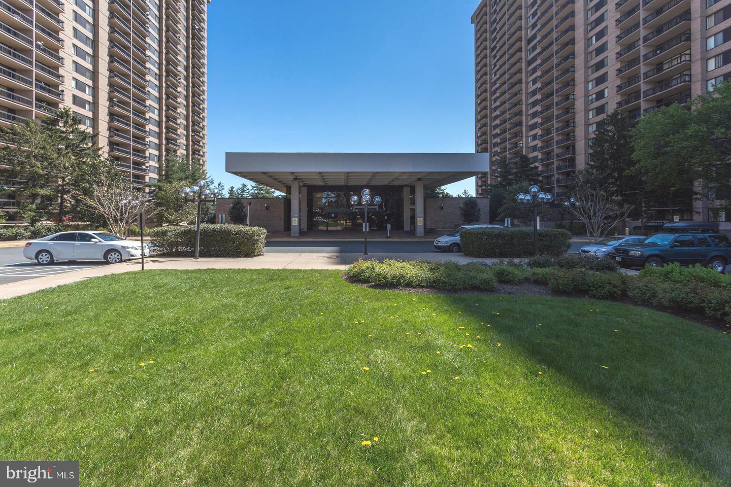 SKYLINE PLAZA - Residential