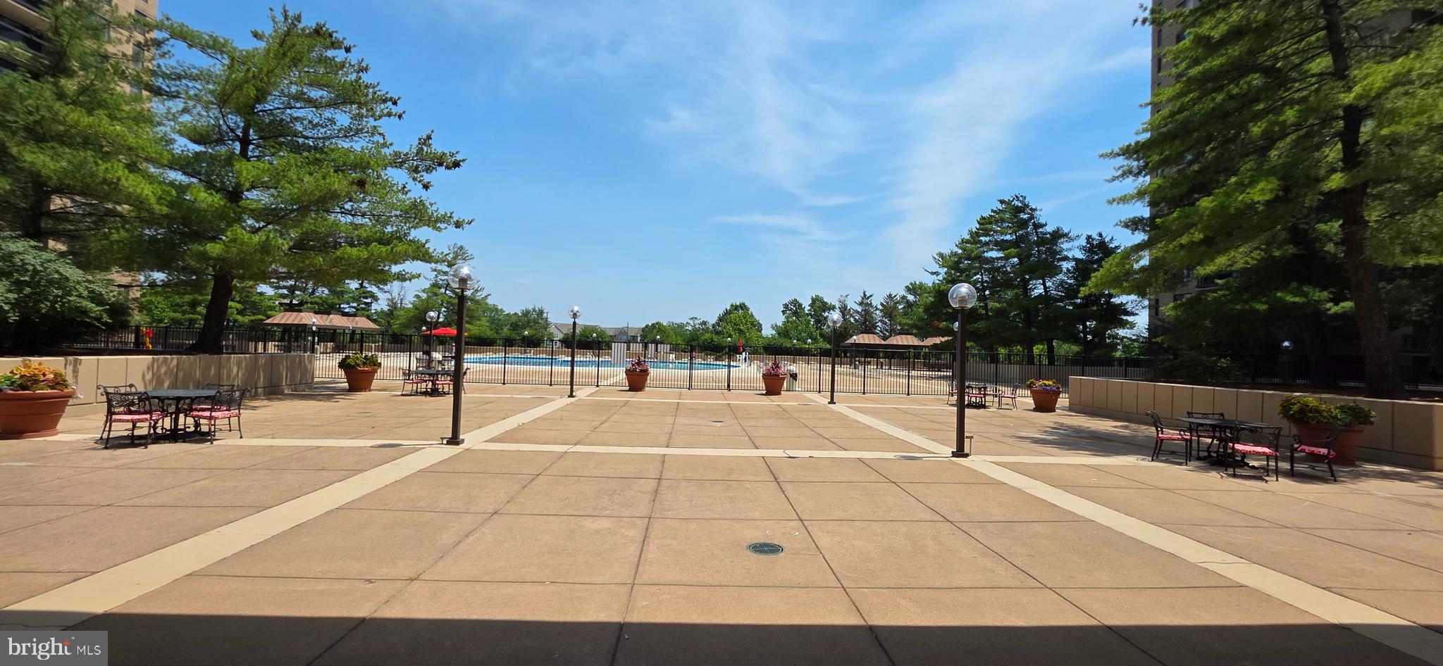 SKYLINE PLAZA - Residential