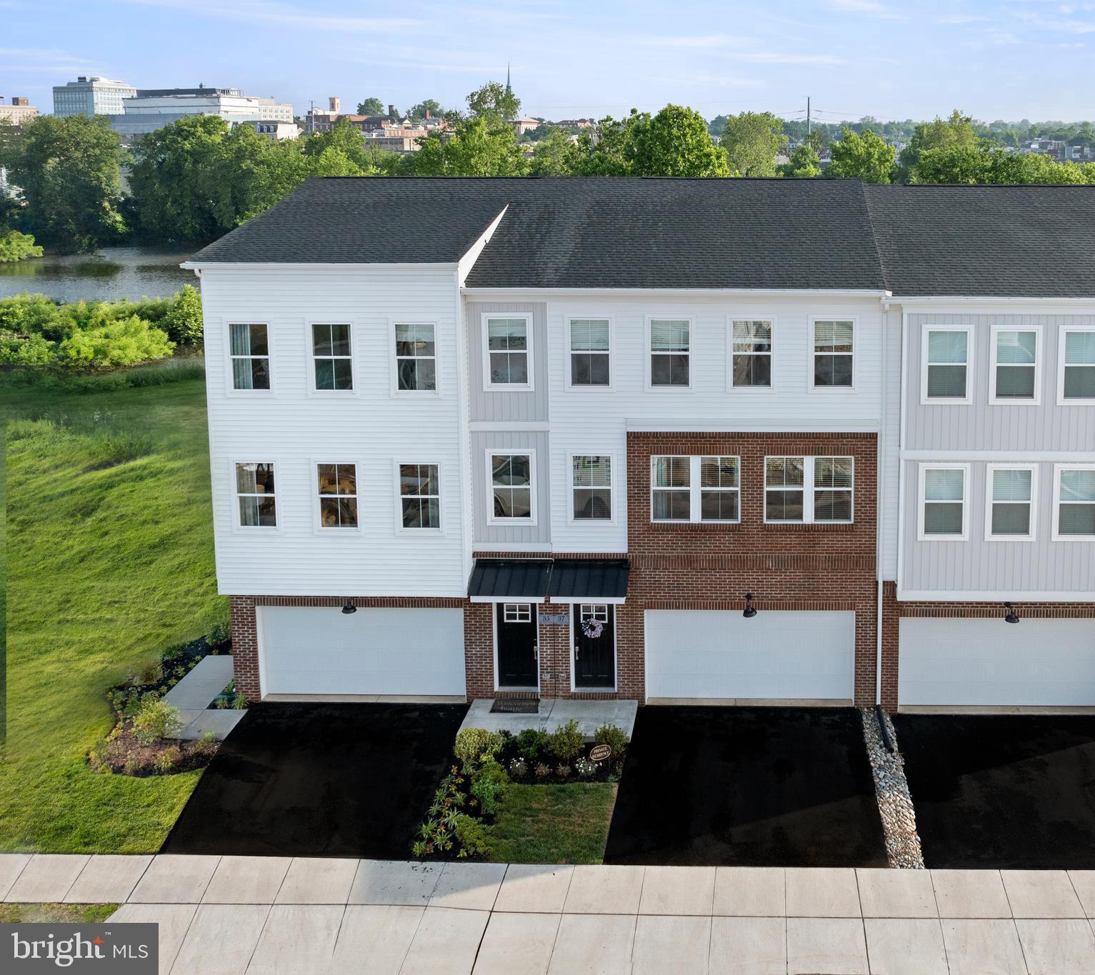 RIVER POINTE - Residential