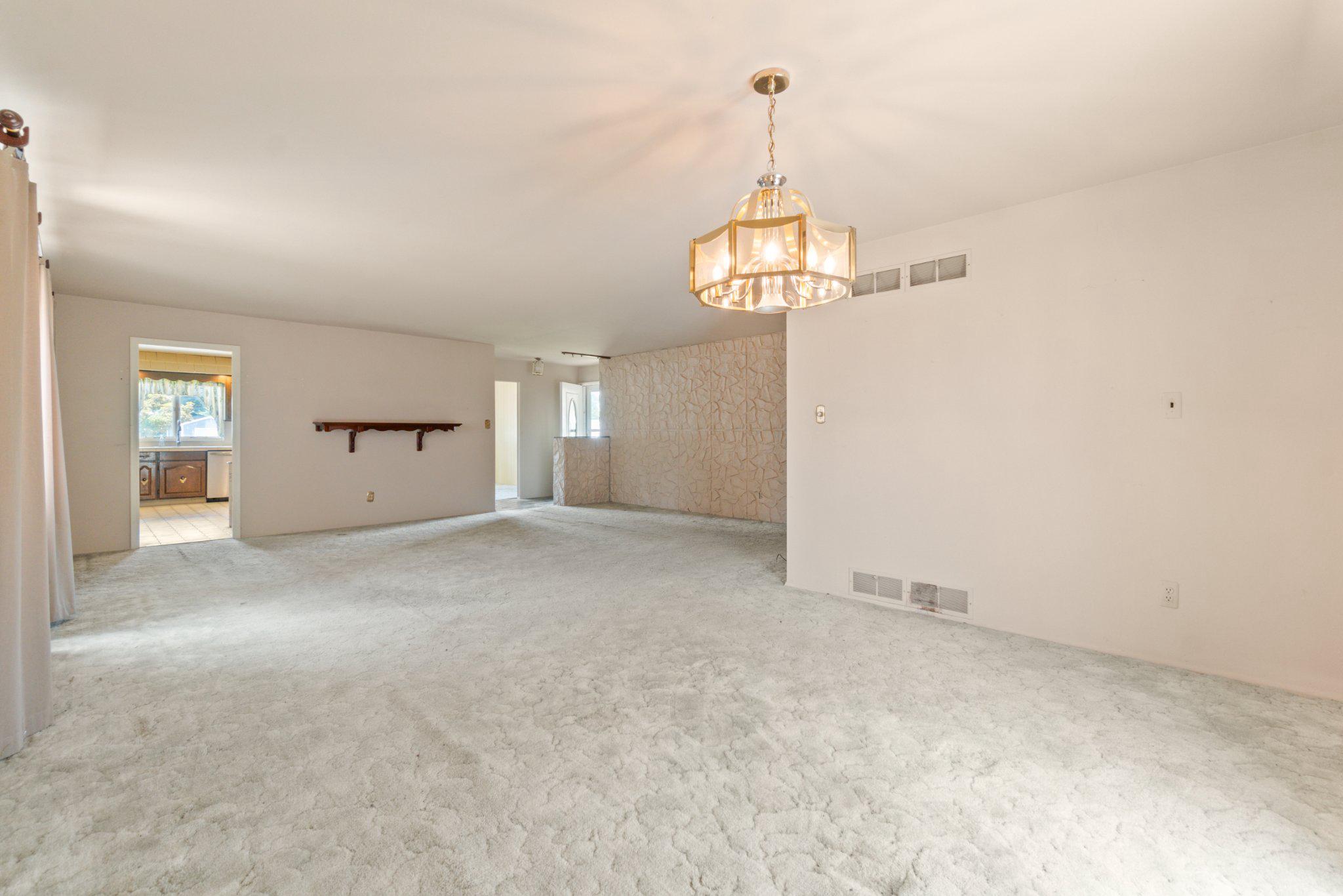 HALLMARK MANOR - Residential