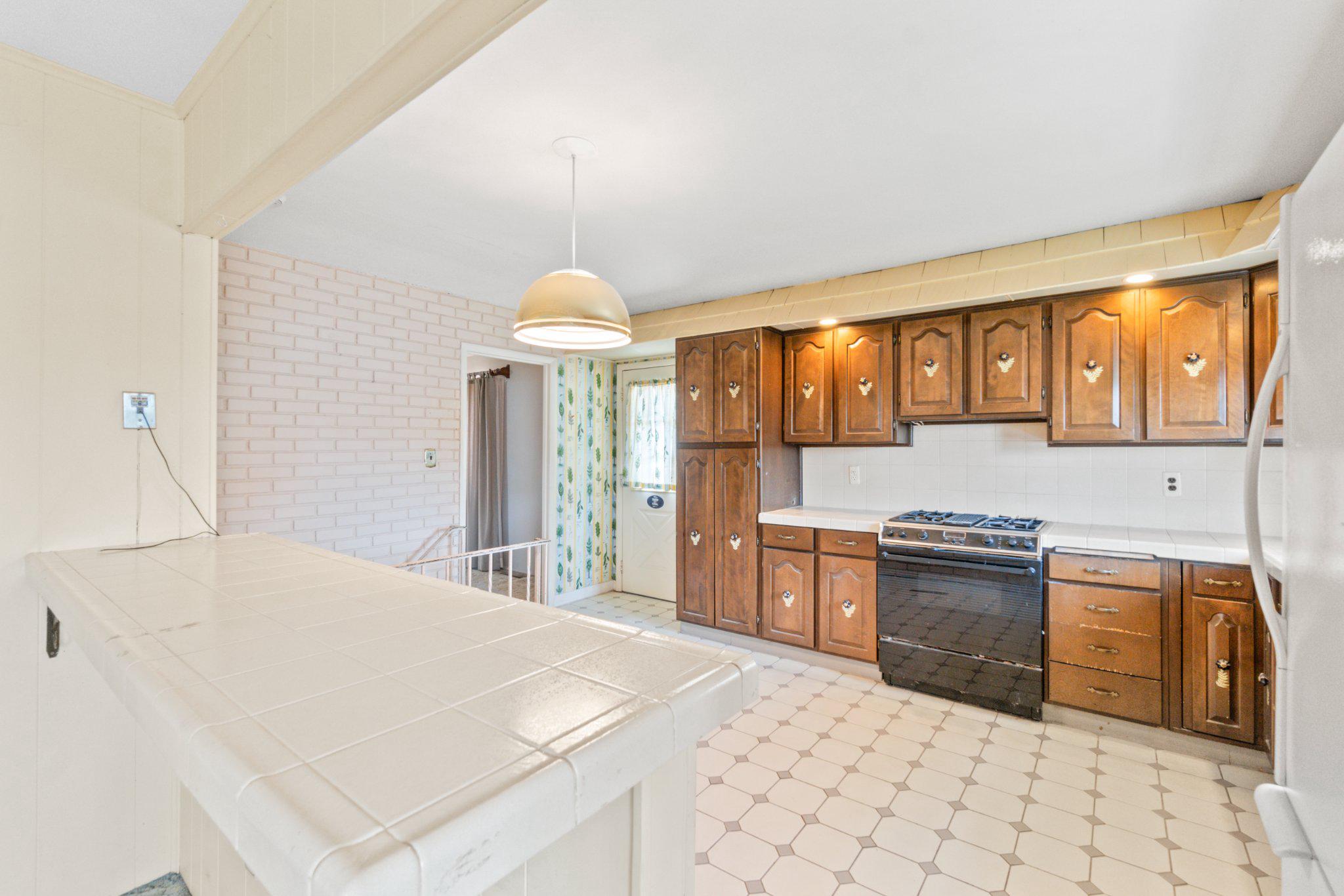 HALLMARK MANOR - Residential