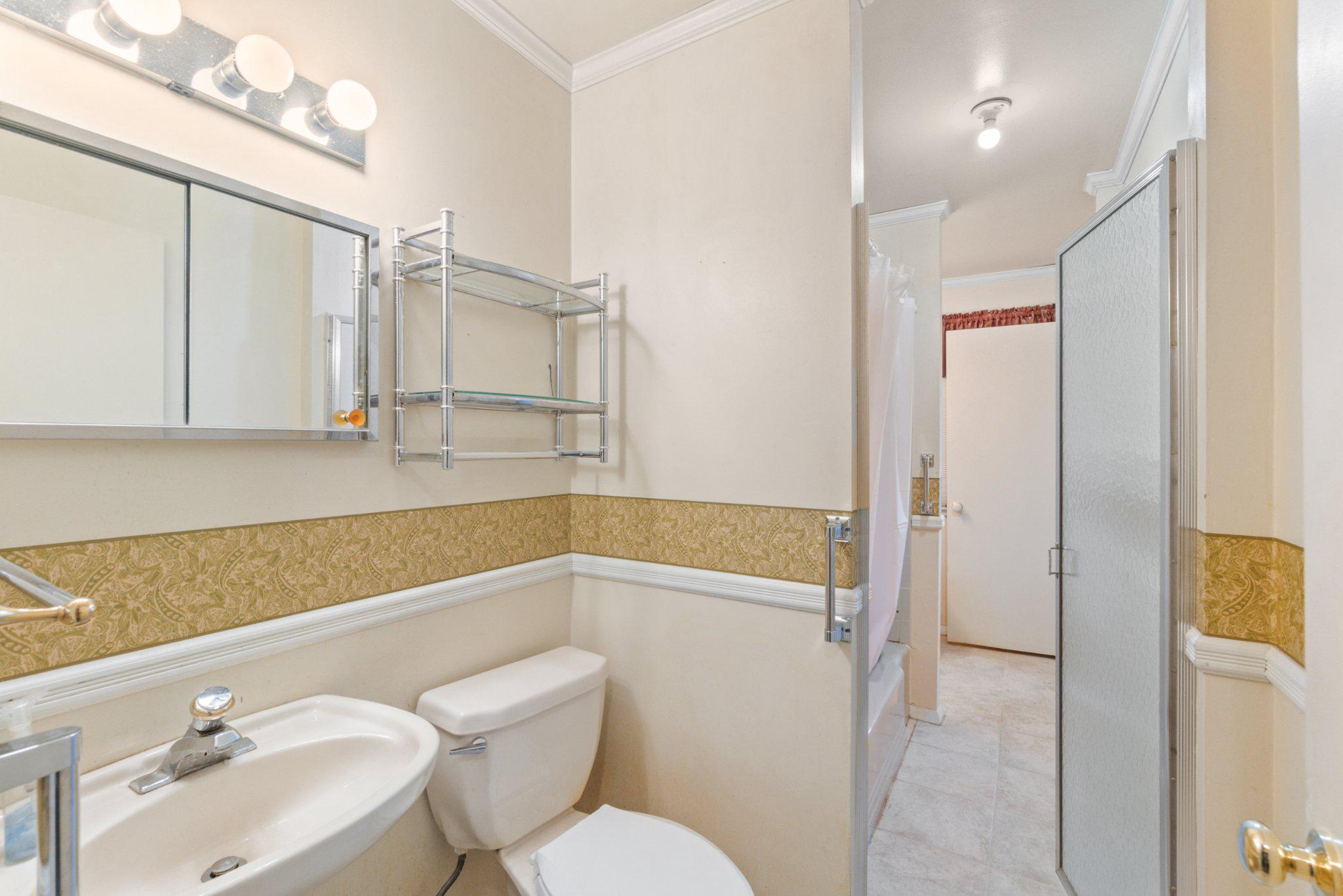 HALLMARK MANOR - Residential