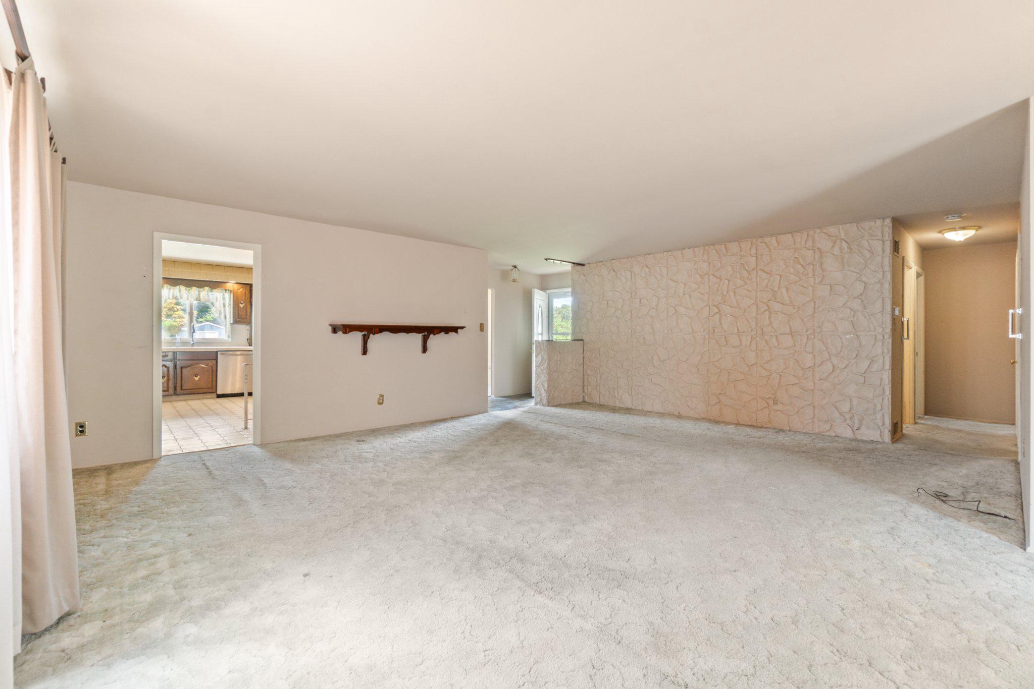 HALLMARK MANOR - Residential