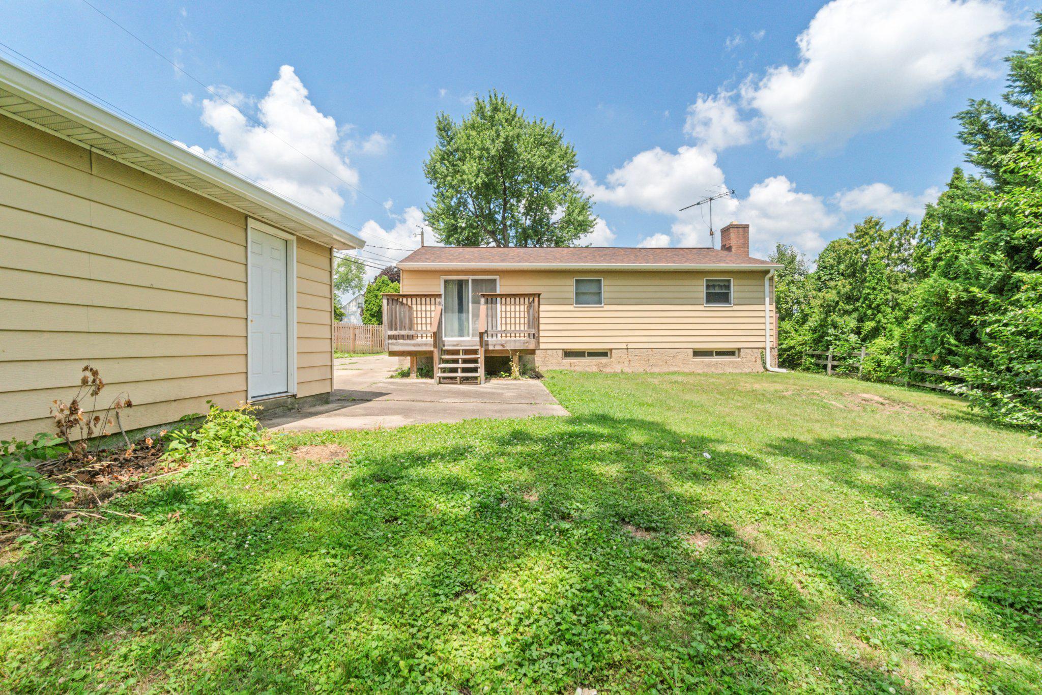 HALLMARK MANOR - Residential
