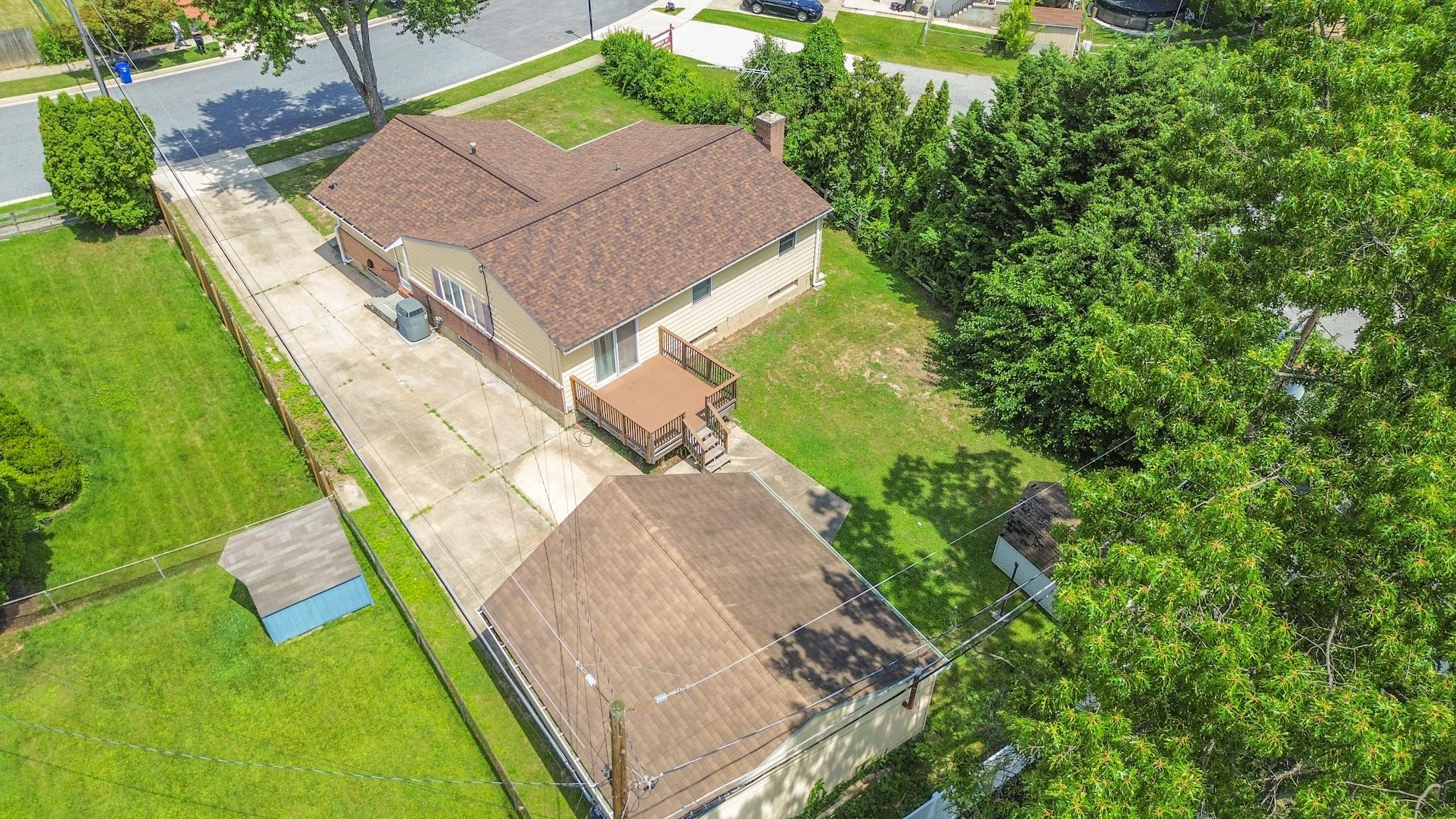 HALLMARK MANOR - Residential