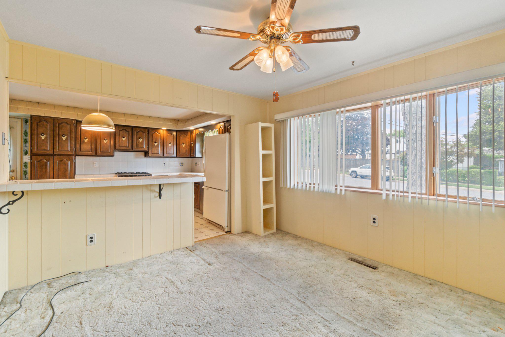 HALLMARK MANOR - Residential