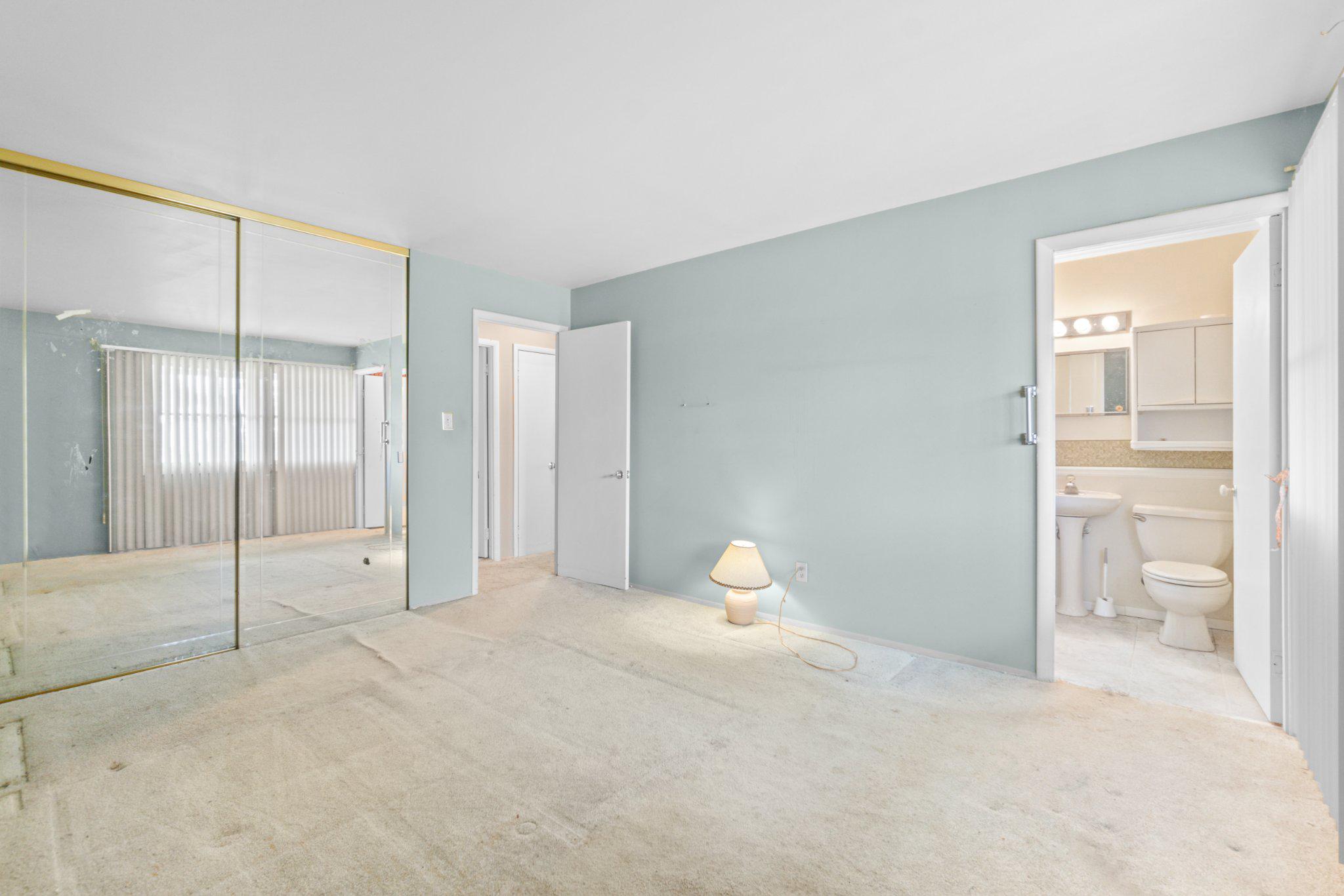 HALLMARK MANOR - Residential