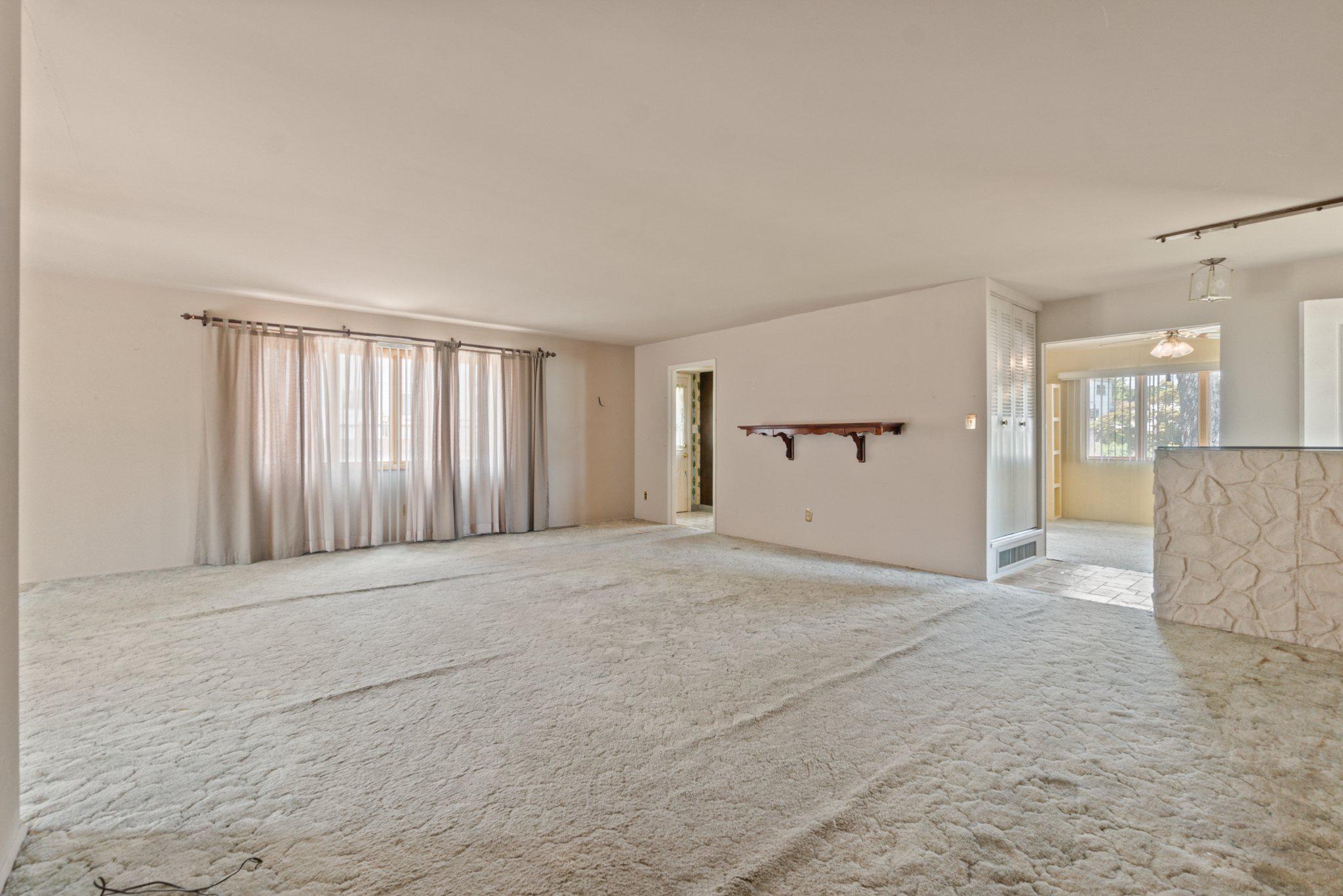 HALLMARK MANOR - Residential