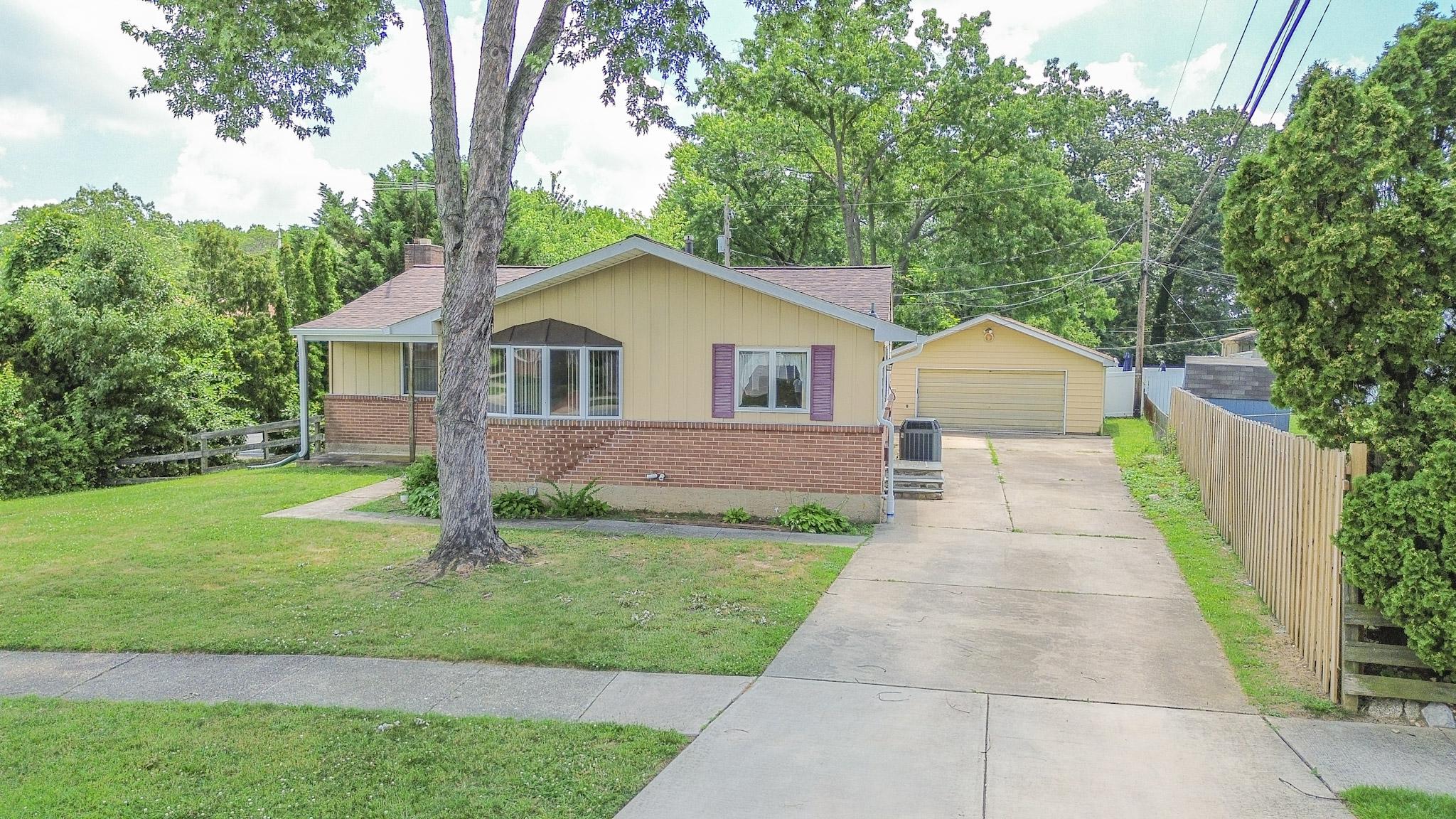 HALLMARK MANOR - Residential