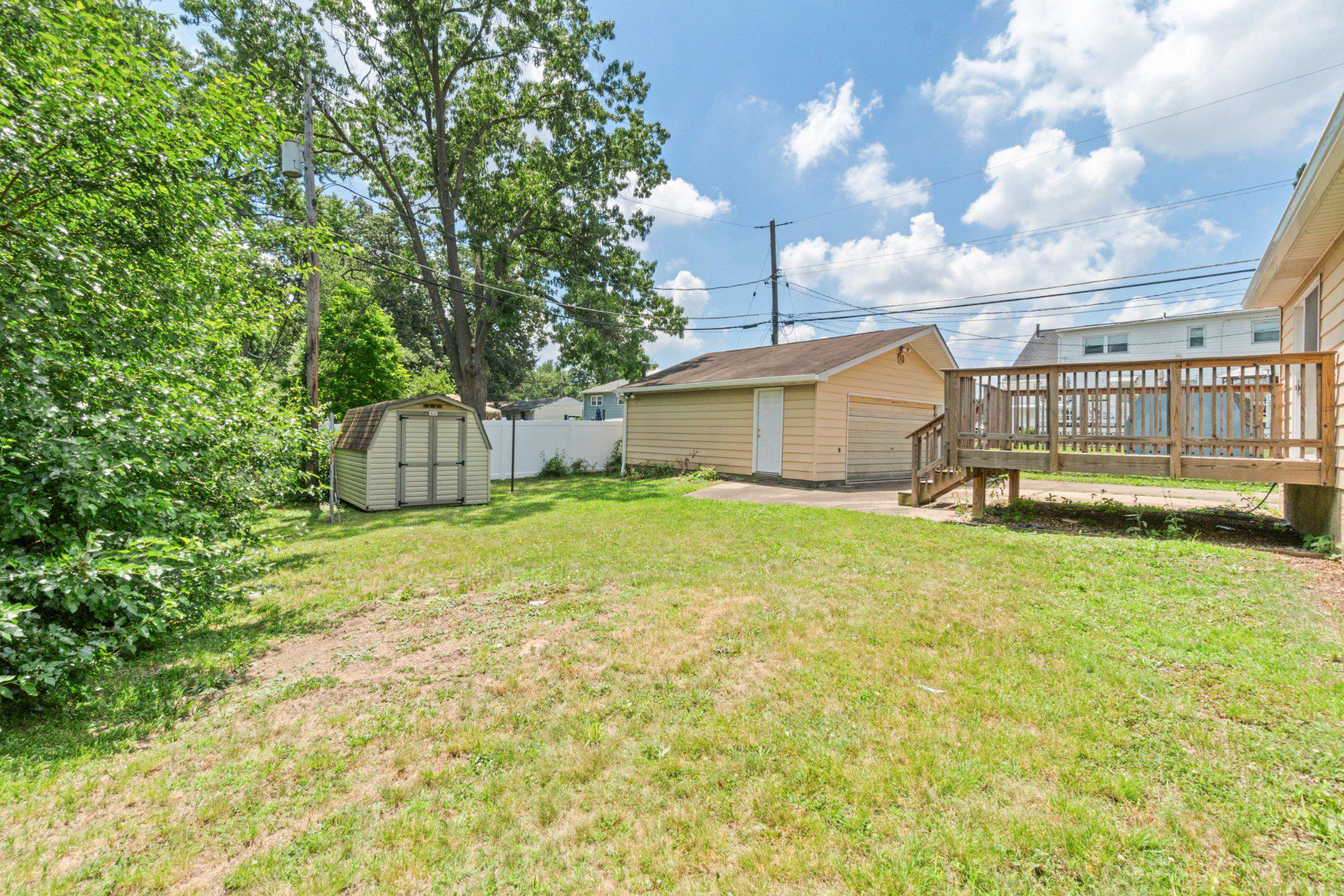 HALLMARK MANOR - Residential