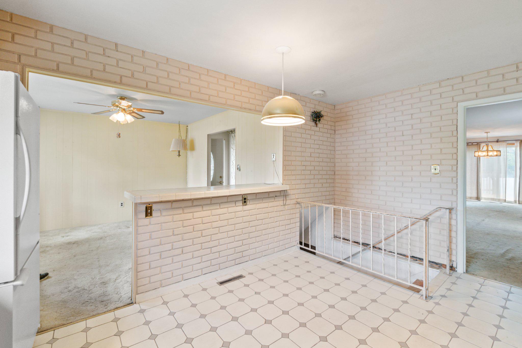 HALLMARK MANOR - Residential