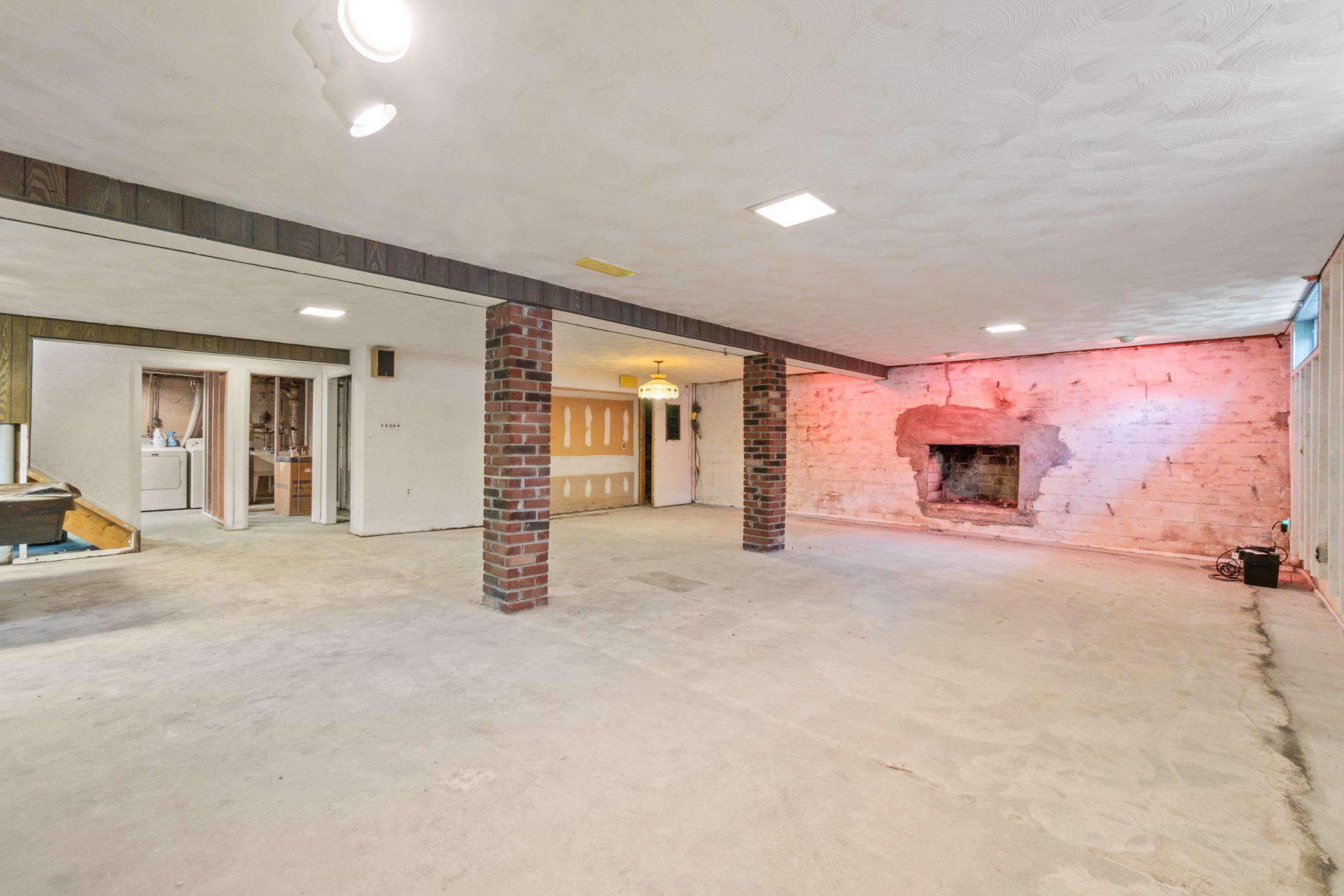 HALLMARK MANOR - Residential